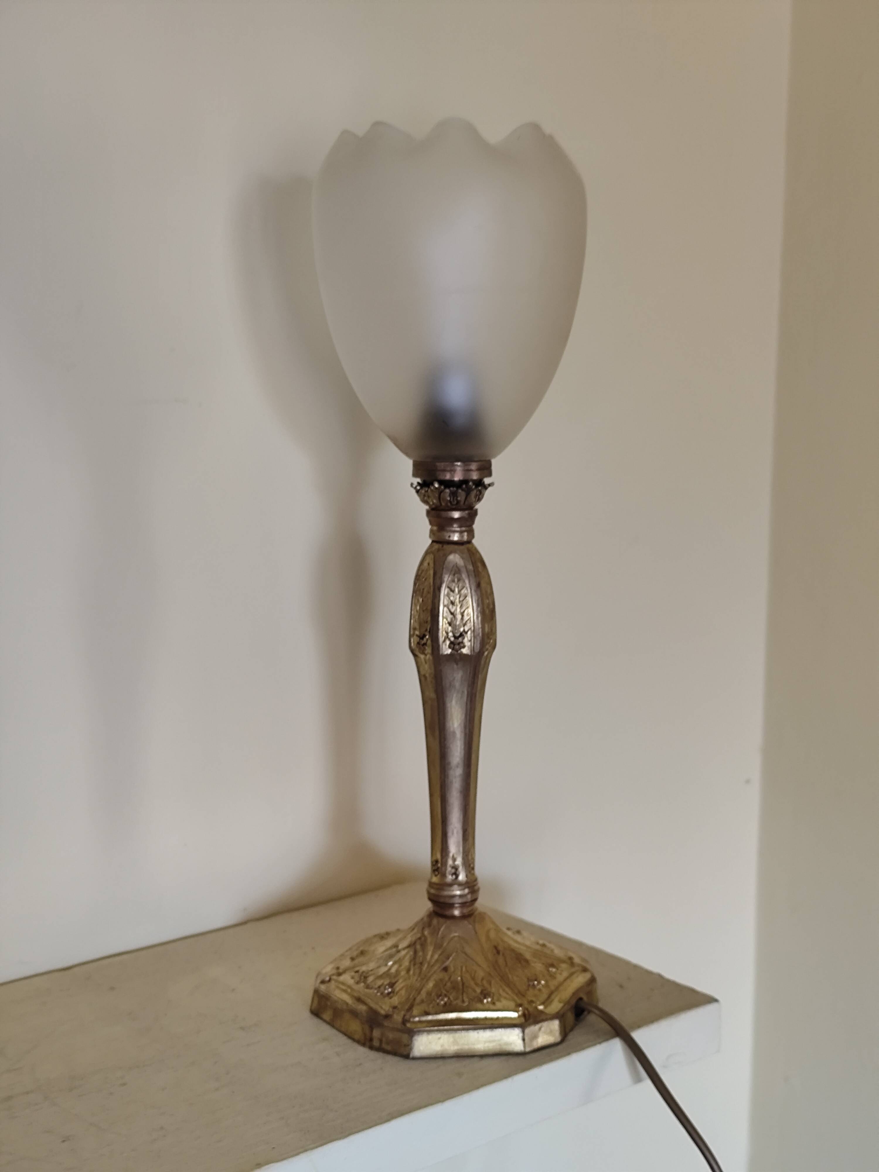 Lamp with a 19th-century chiseled bronze base and antique glass shade
