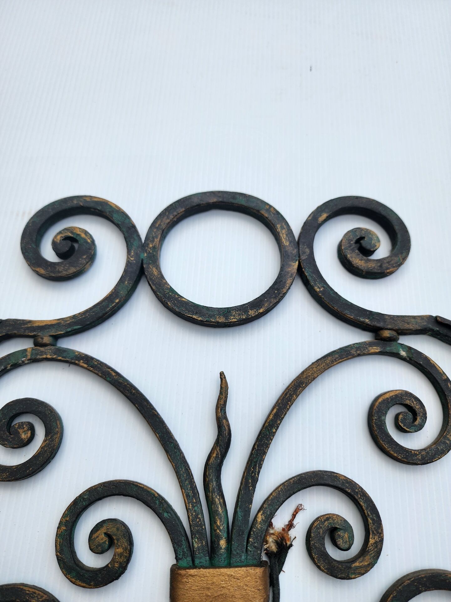 Ancienne paire d'appliquer fer forgé style baroque