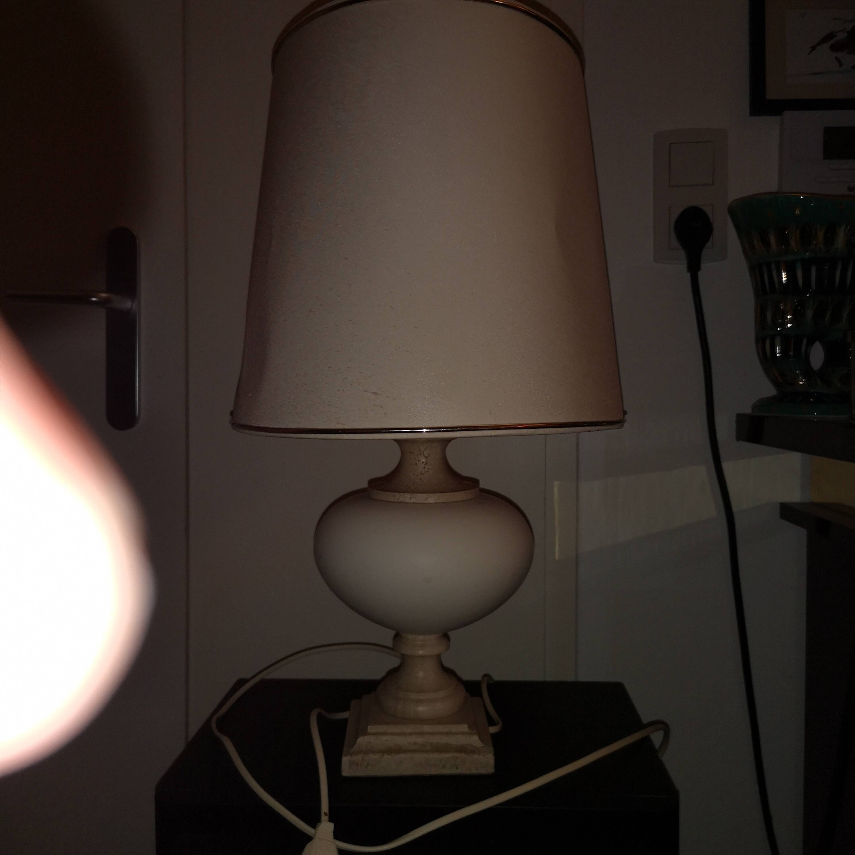 lampe moderniste circa 1970 en travertin et tôle laquée