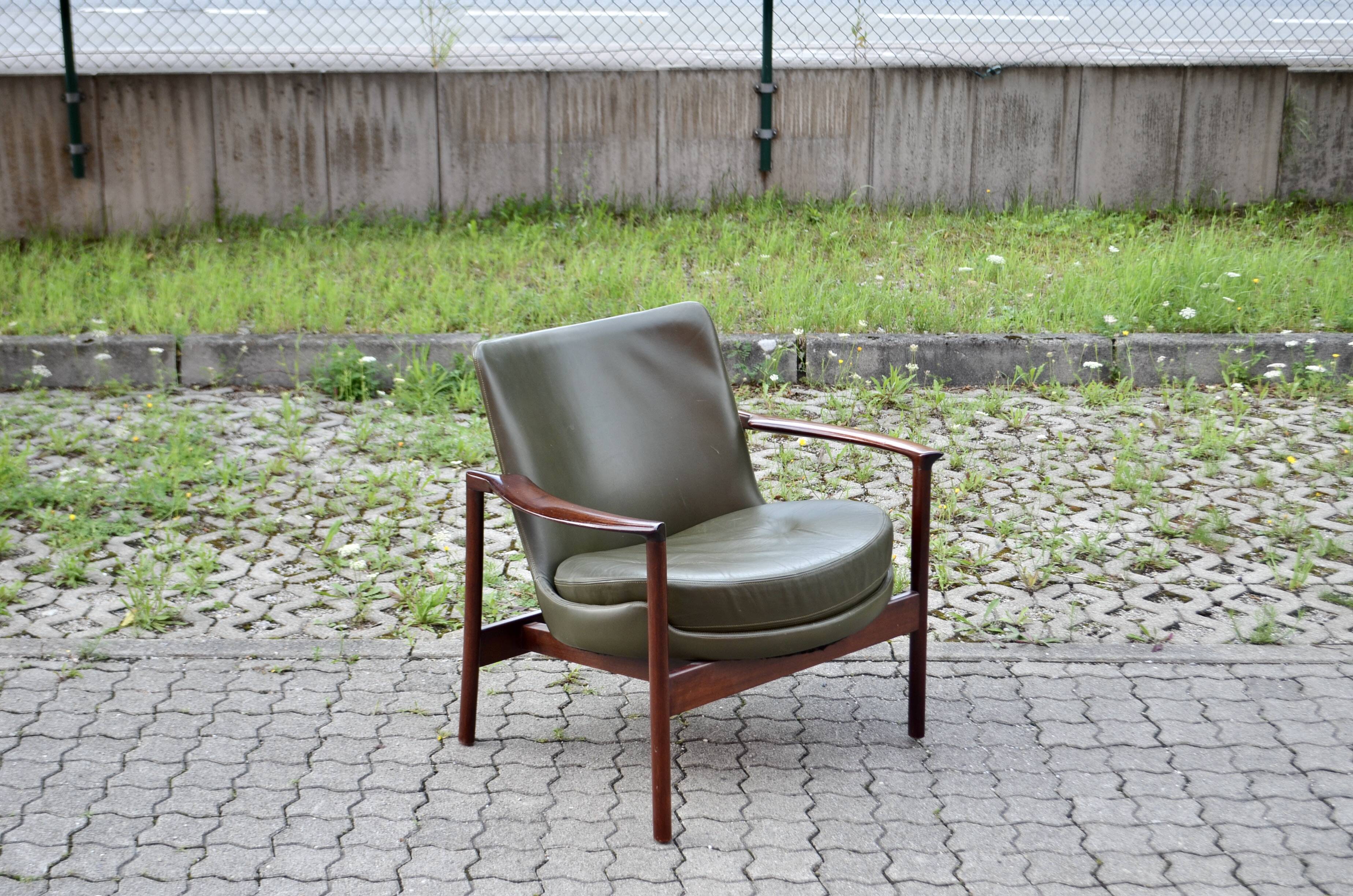 Ib Kofod Larsen for Fröscher Sitform olive leather Lounge Chair
