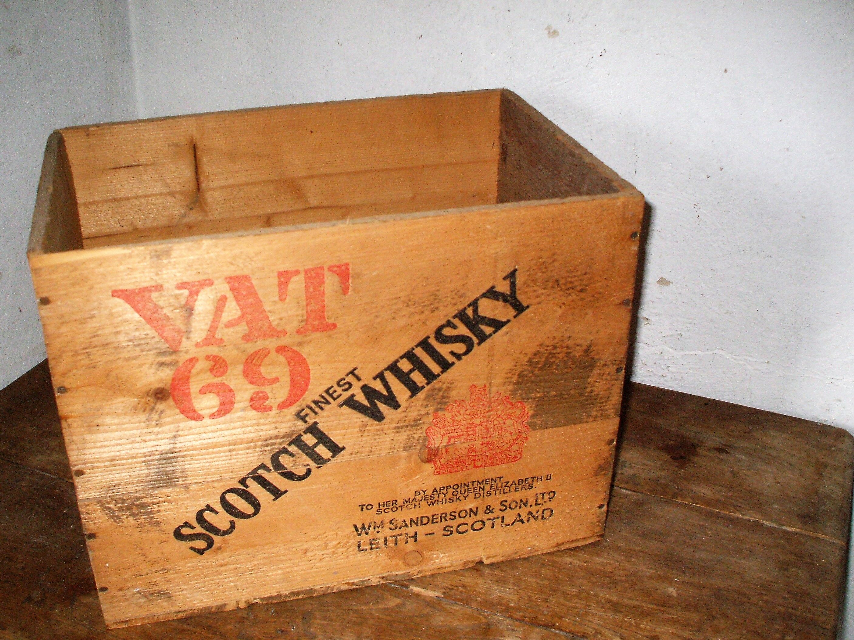 VAT 69 whisky wooden box