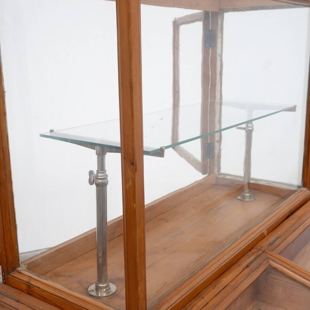 Ancienne vitrine de présentation - début du XXème siècle