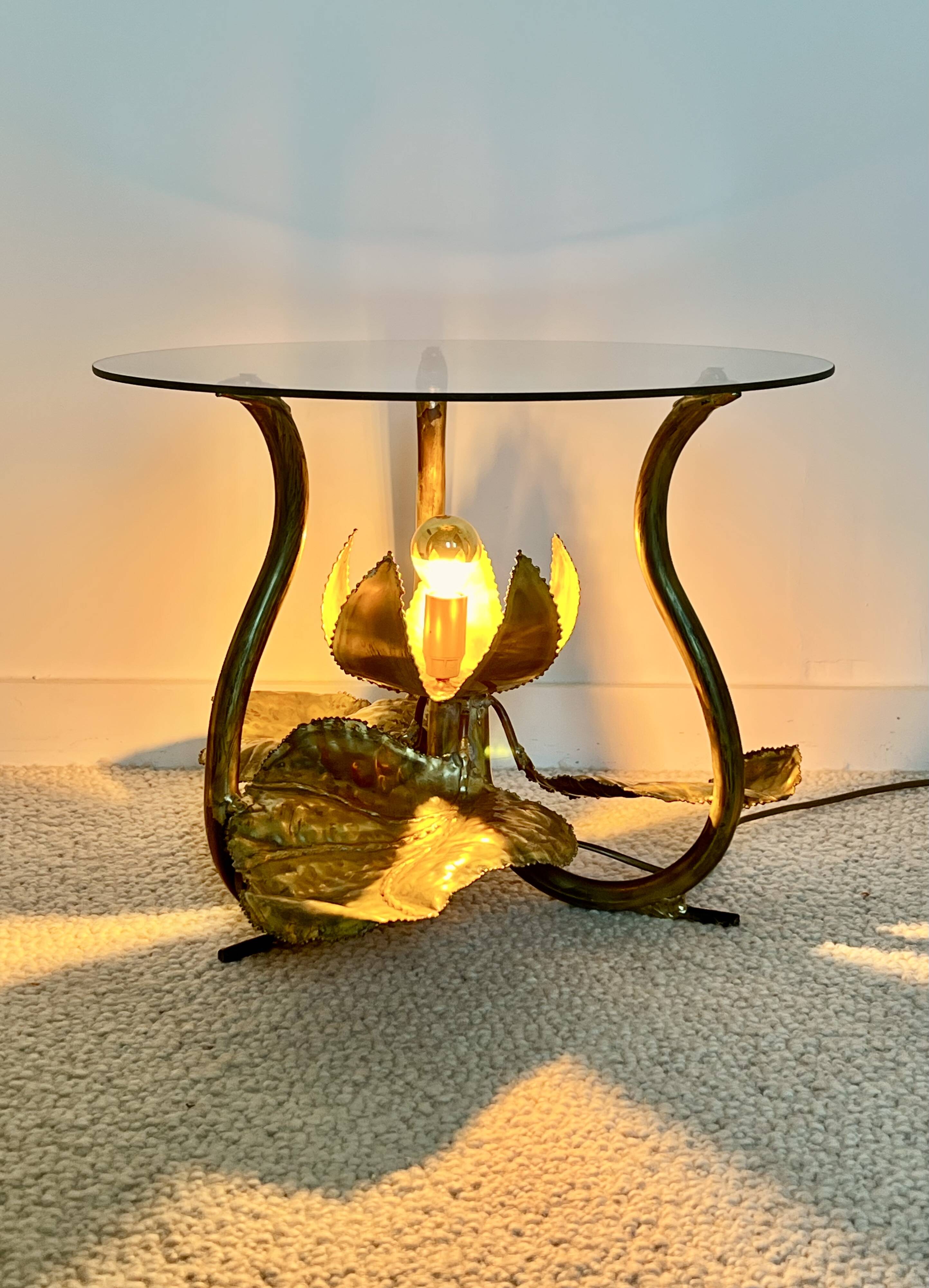 "Nénuphars" illuminating coffee table Maison Honoré Paris, France 1970s