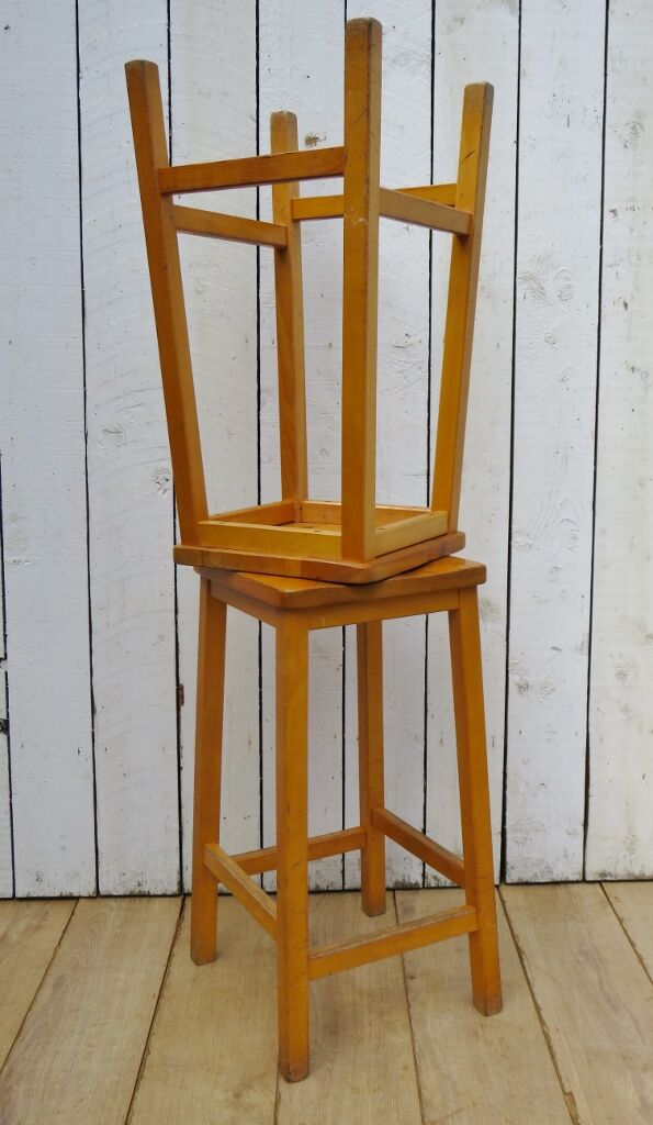 Deux paires de grands tabourets de bar anglais vintage