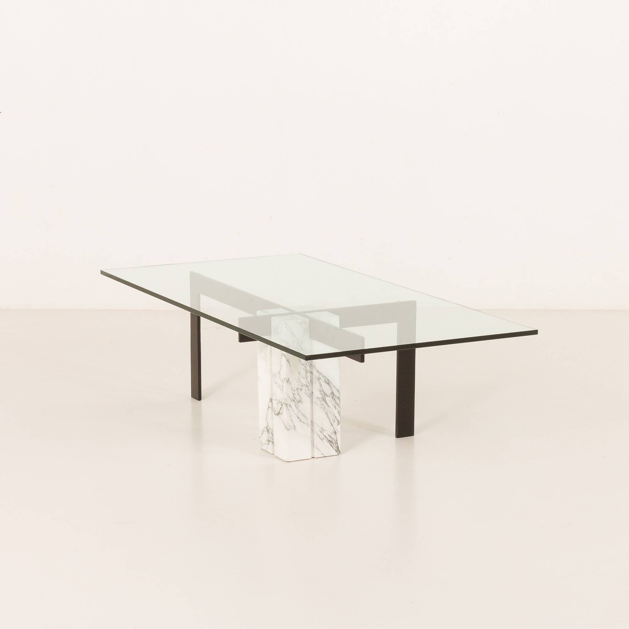 Table basse en marbre de Carrare par Hank Kwint pour Metaform, Italie, années 1980.