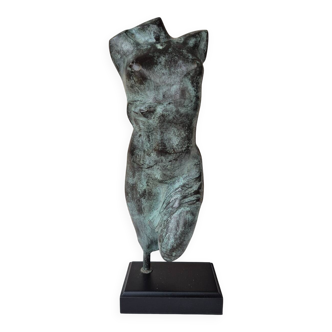 Sculpture statue female body