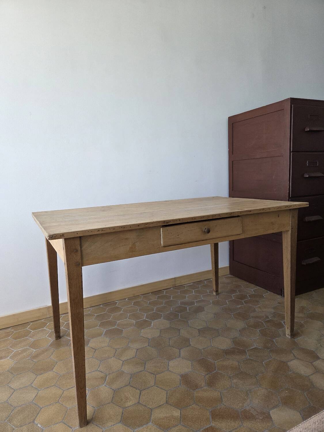 Old farmhouse table for 4/6 people.