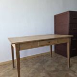 Old farmhouse table for 4/6 people.