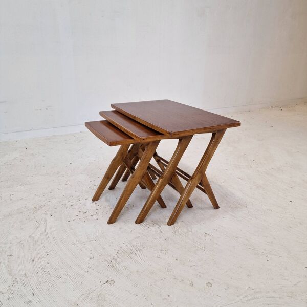 Ensemble de 3 tables gigognes en bois, Hollande 1960