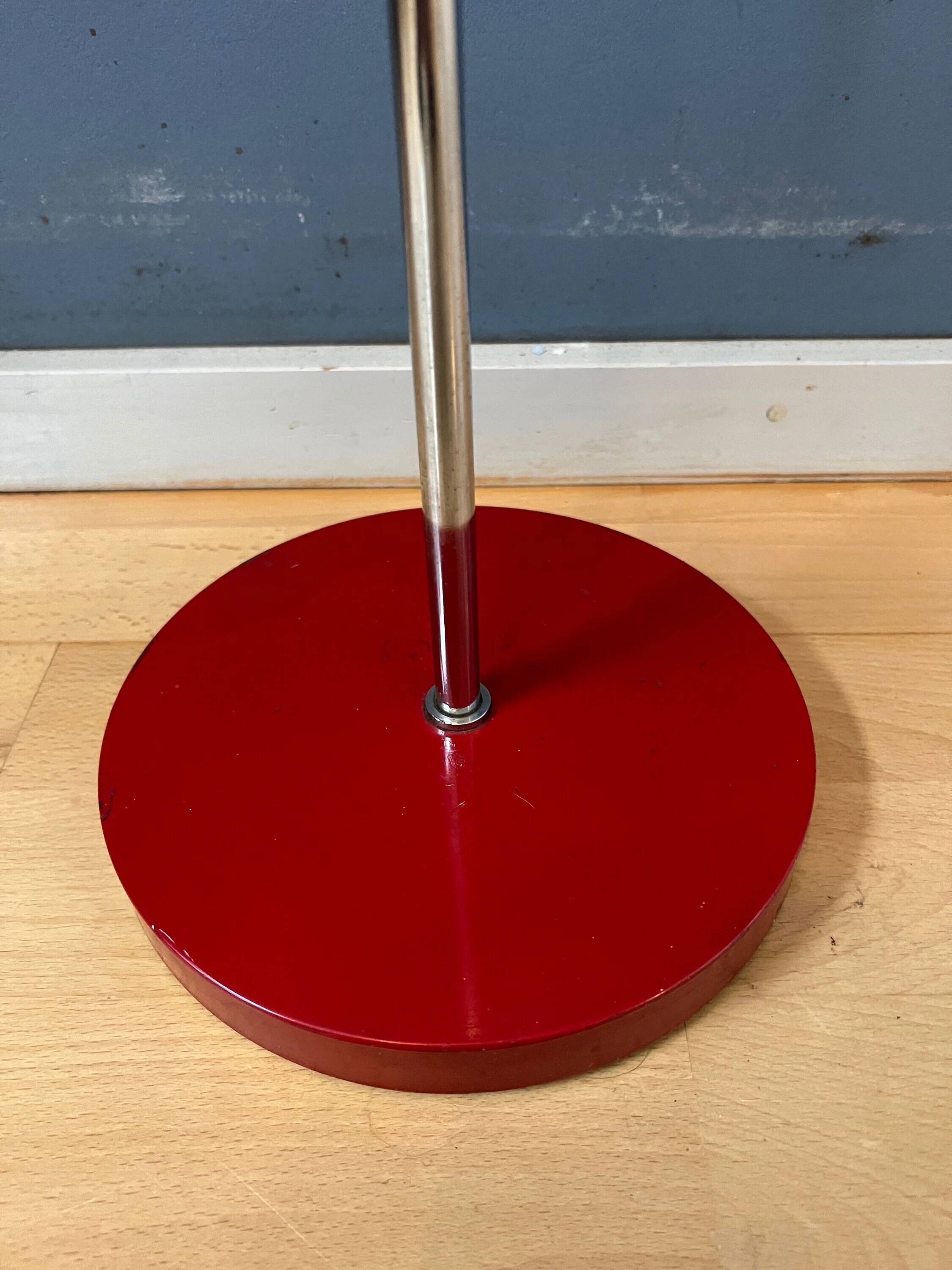 Adjustable red floor lamp in the style of Hoogervorst.