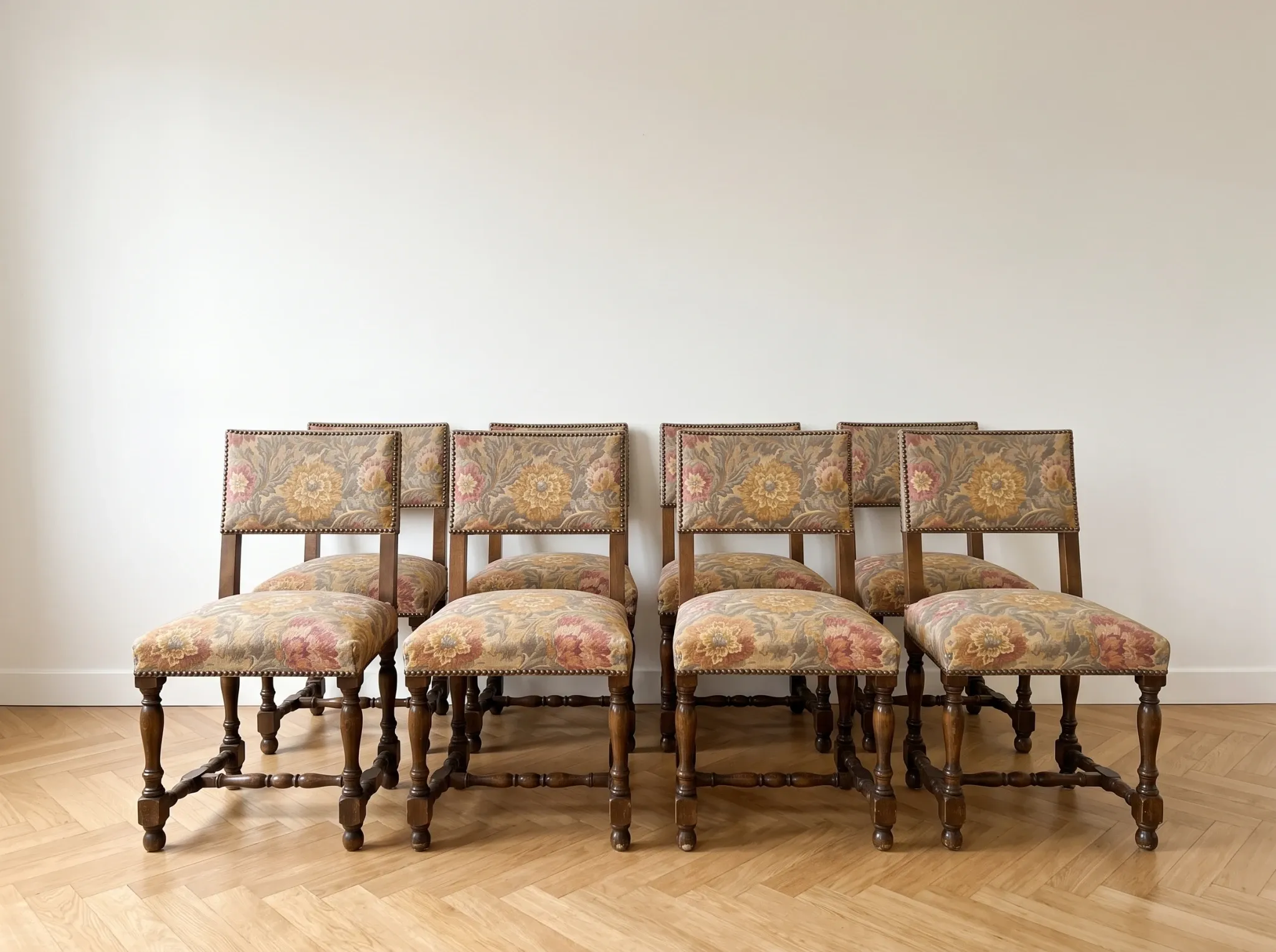 Lot de 8 chaises vintage tapissées de style traditionnel