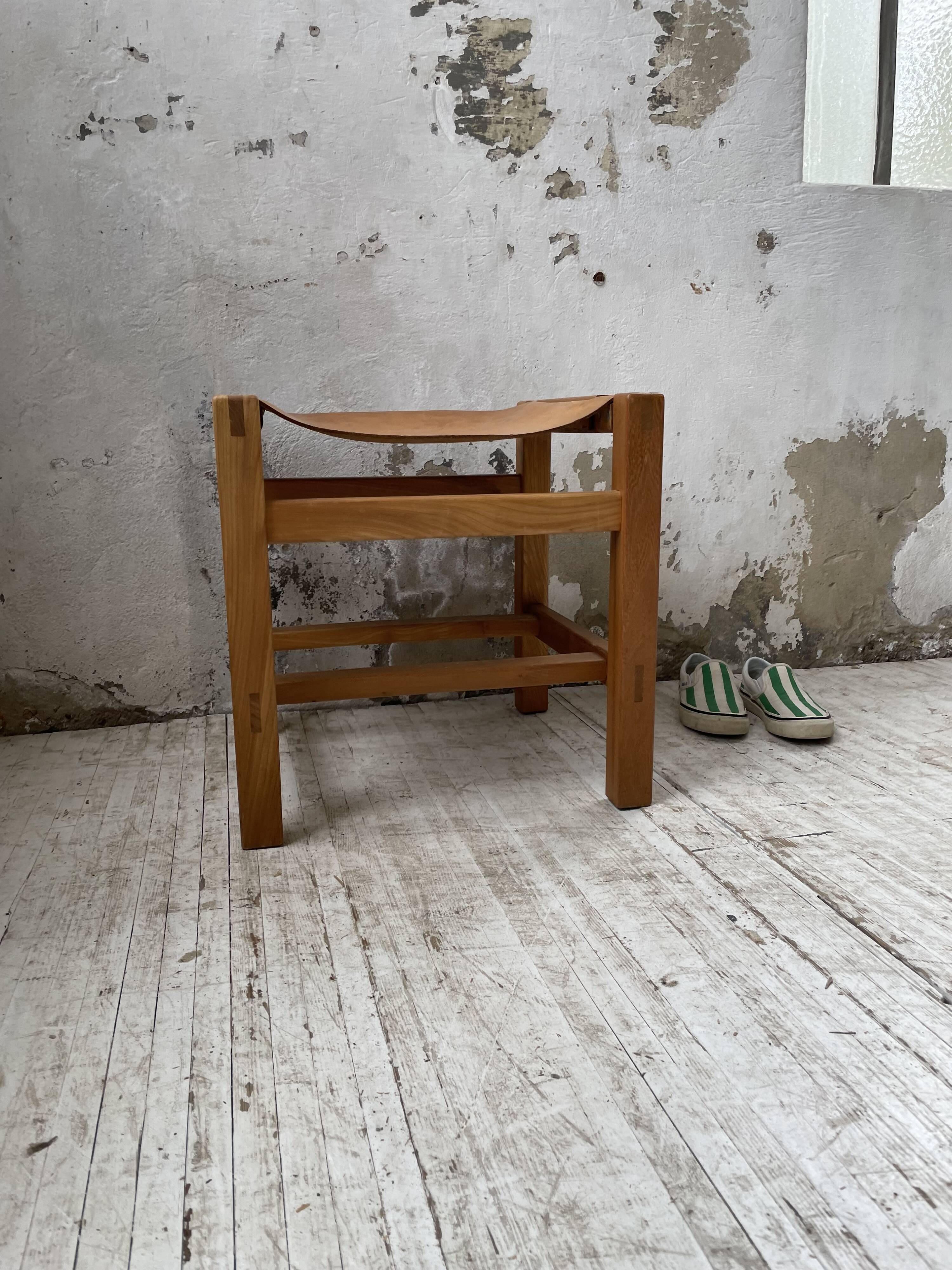 Solid elm and leather stool Maison Regain