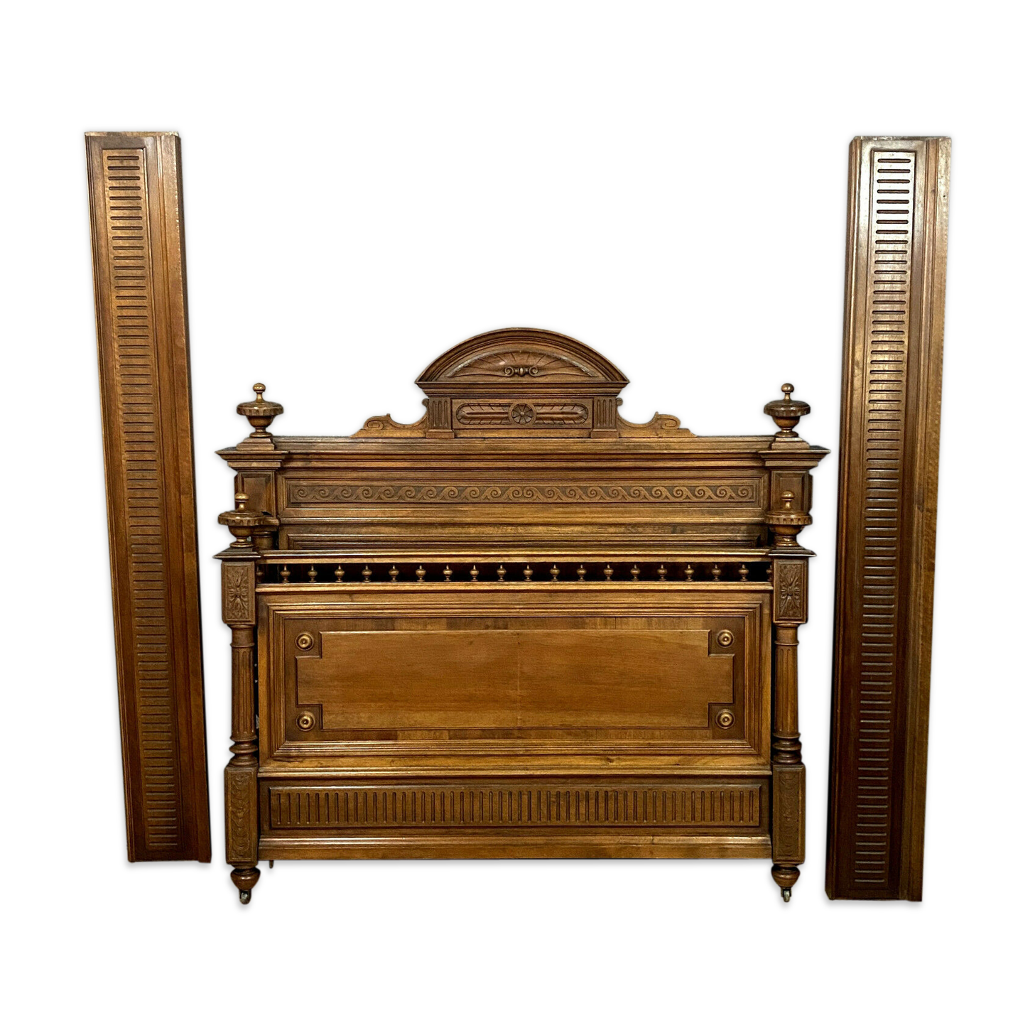 Louis XVI bed from center in walnut and bramble around 1850