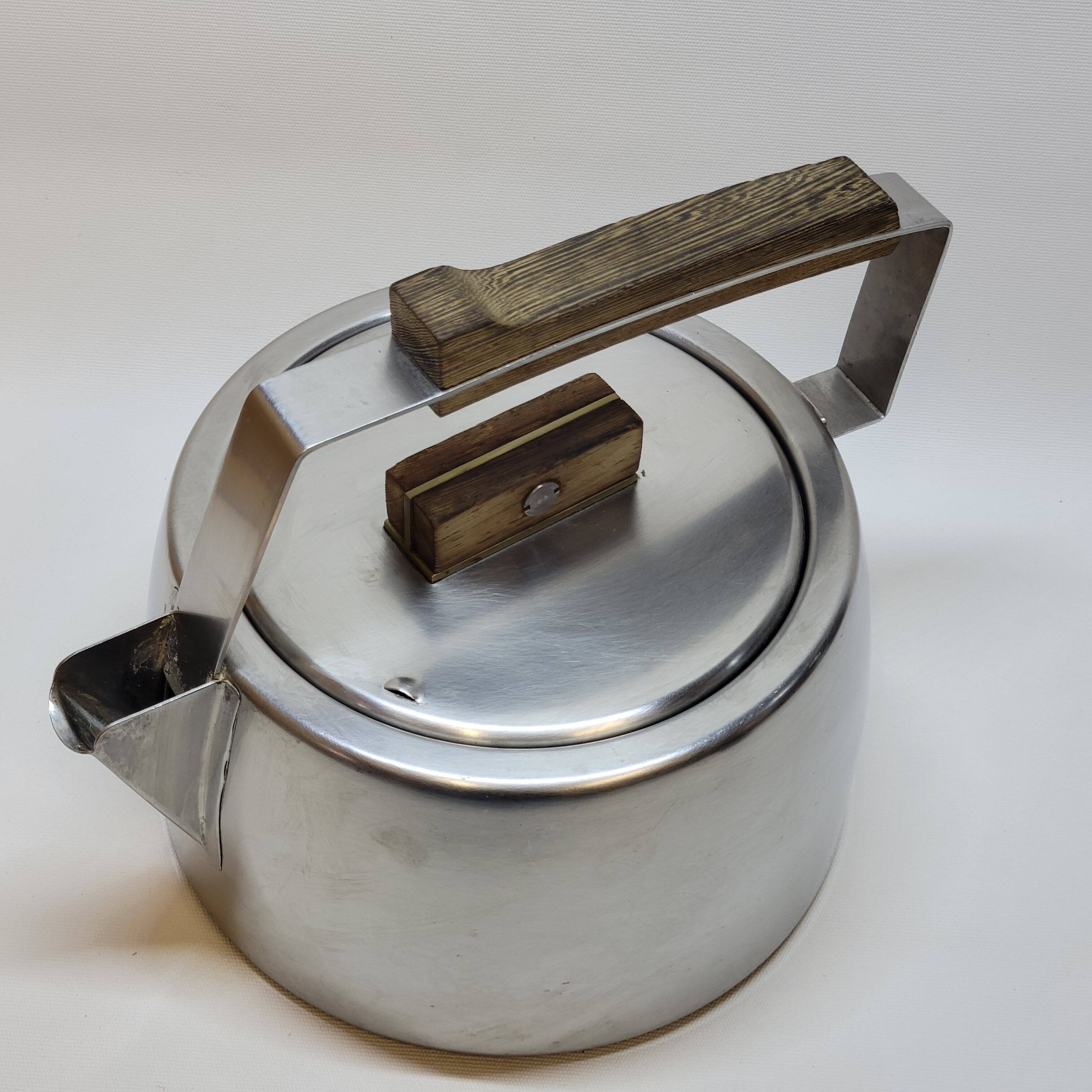 Kettle In Stainless Steel And Wenge Wood