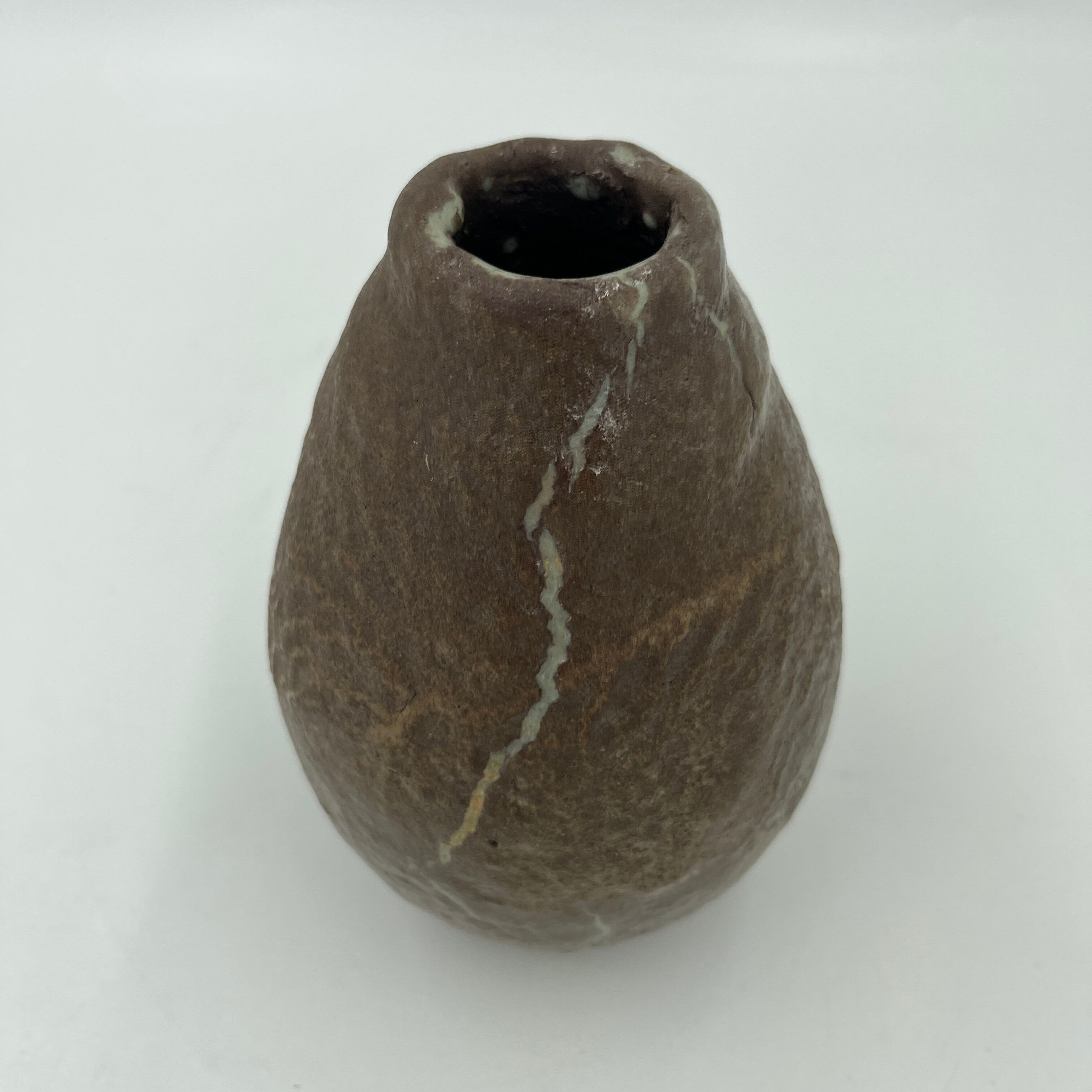 Veined terracotta vase