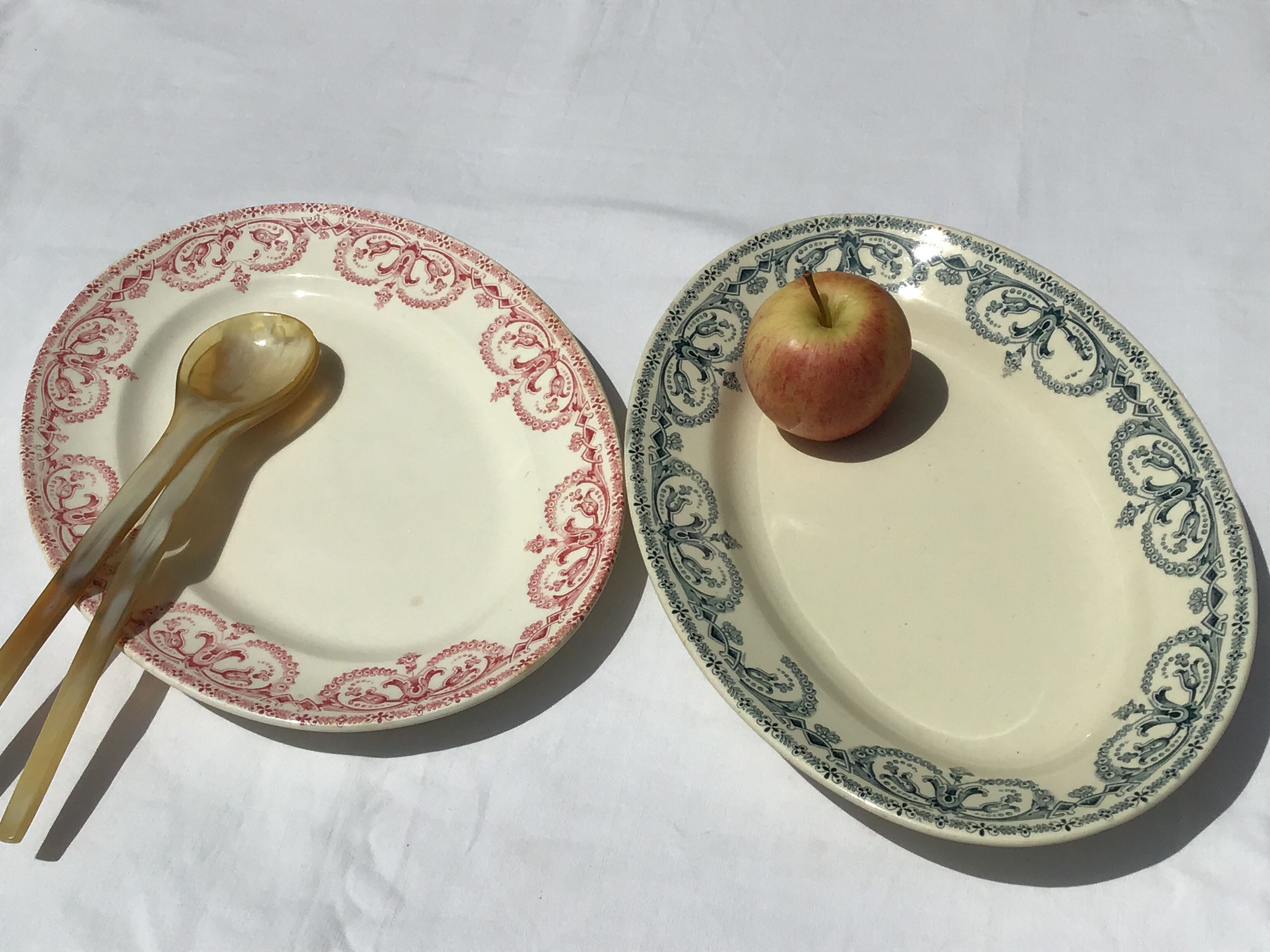 Dish Fer ovale Planteur de Caïffa guirlande