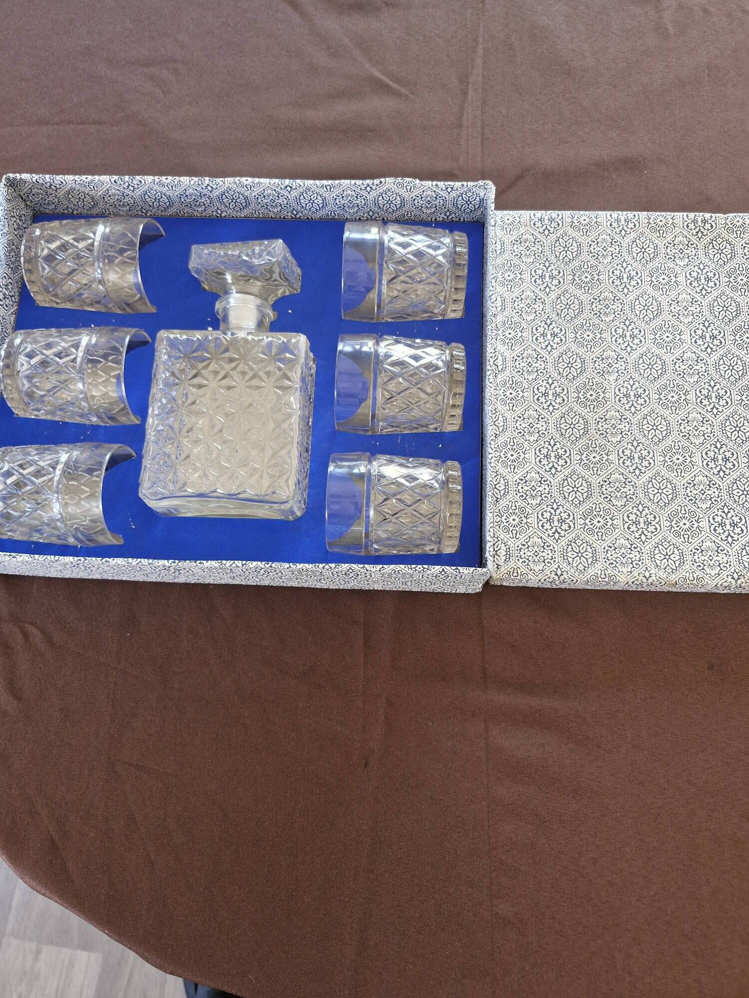 Vintage whisky service in cut glass – decanter and 6 glasses –