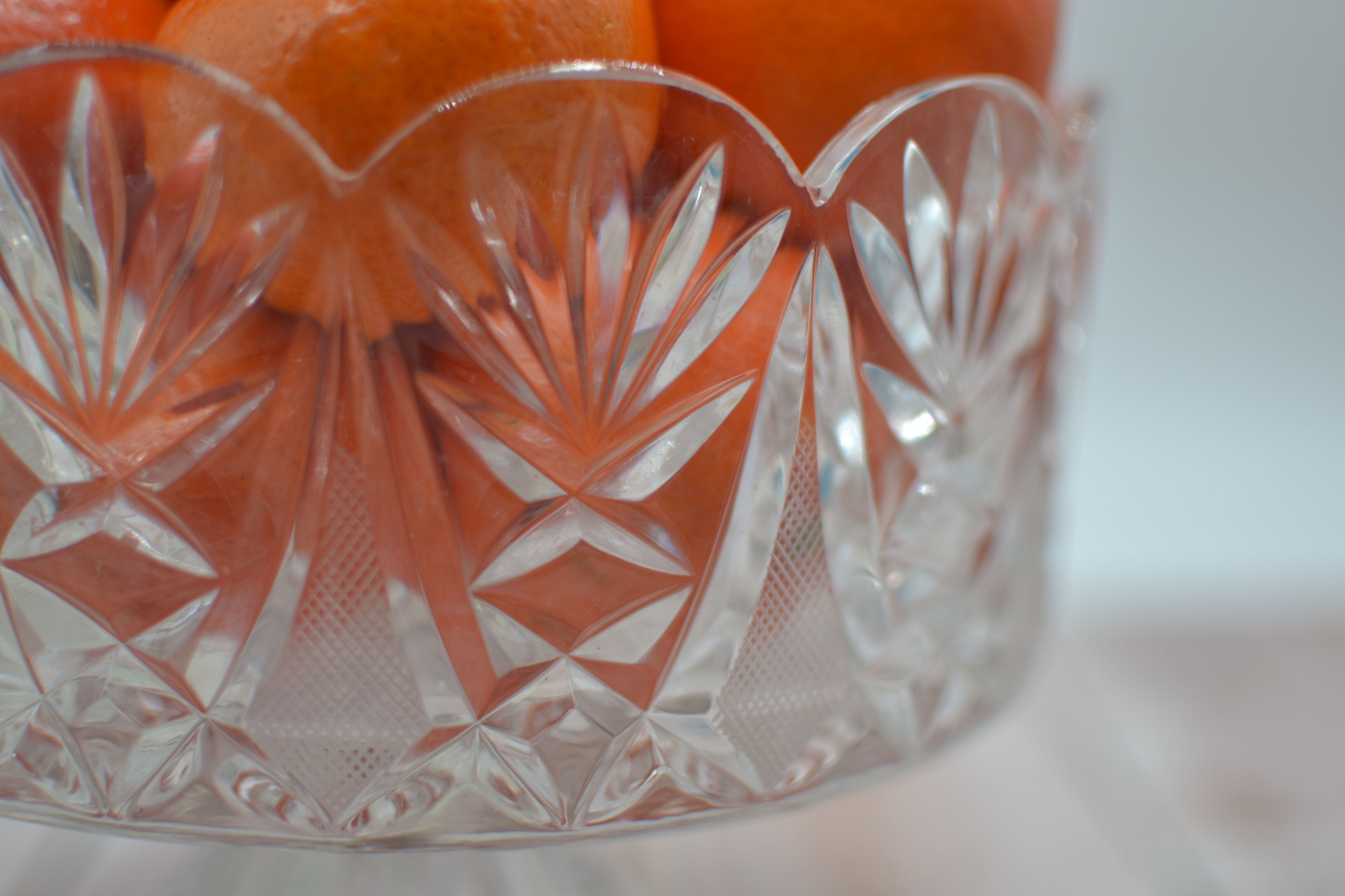 Crystal fruit cup with rounded edges