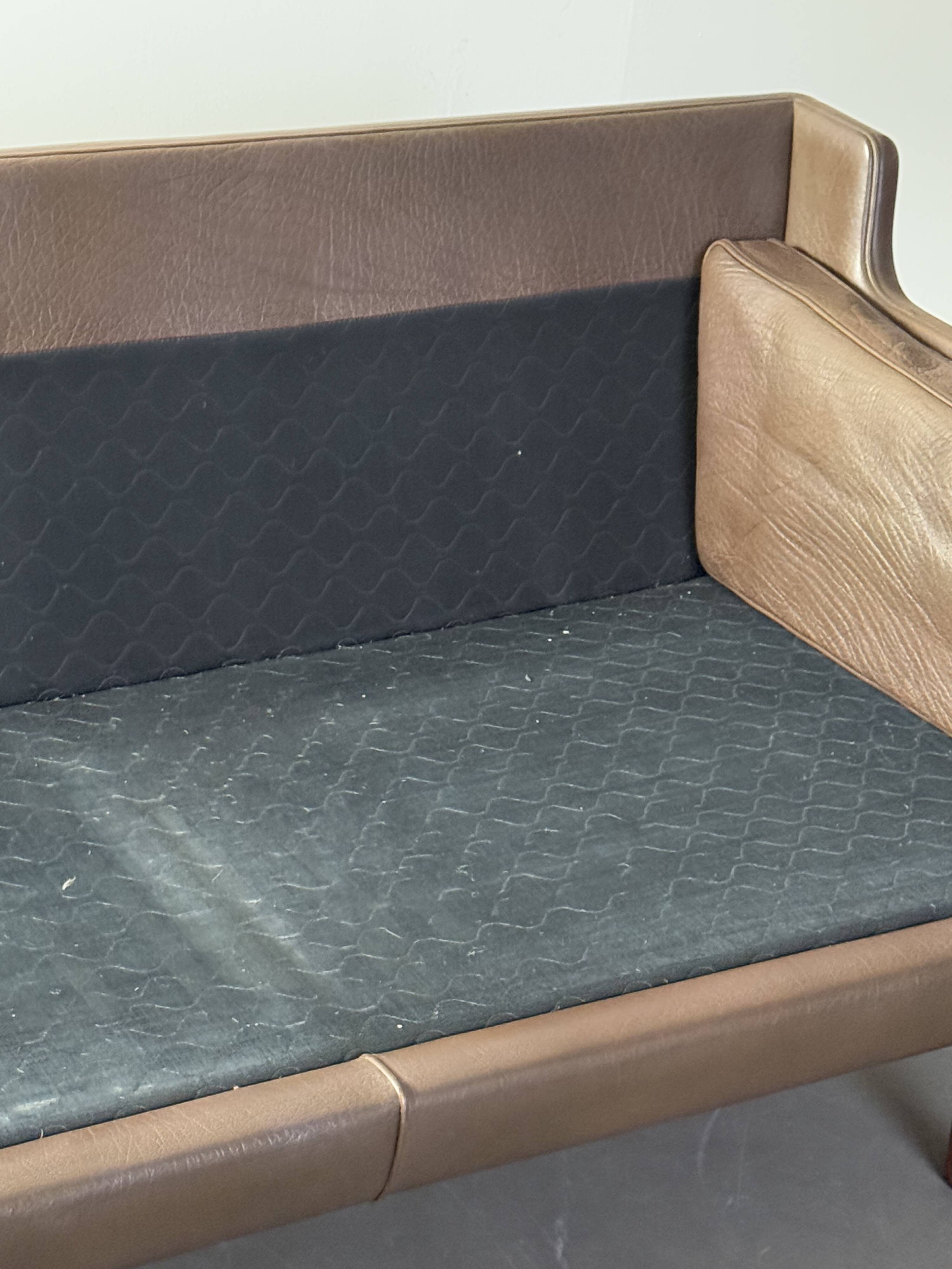 2-seater sofa in brown leather, Illum Wikkelso for Holger Christiansen