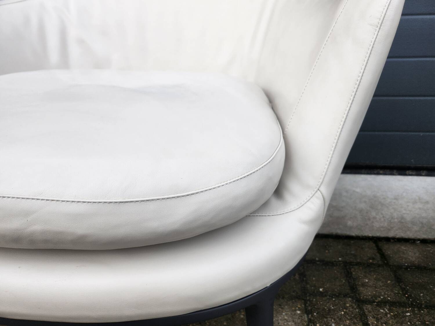 B&B italia Maxalto - (3) Caratos low armchair by Antonio Citterio