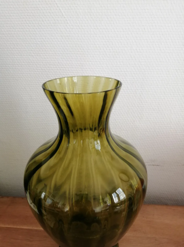 Glass vase
