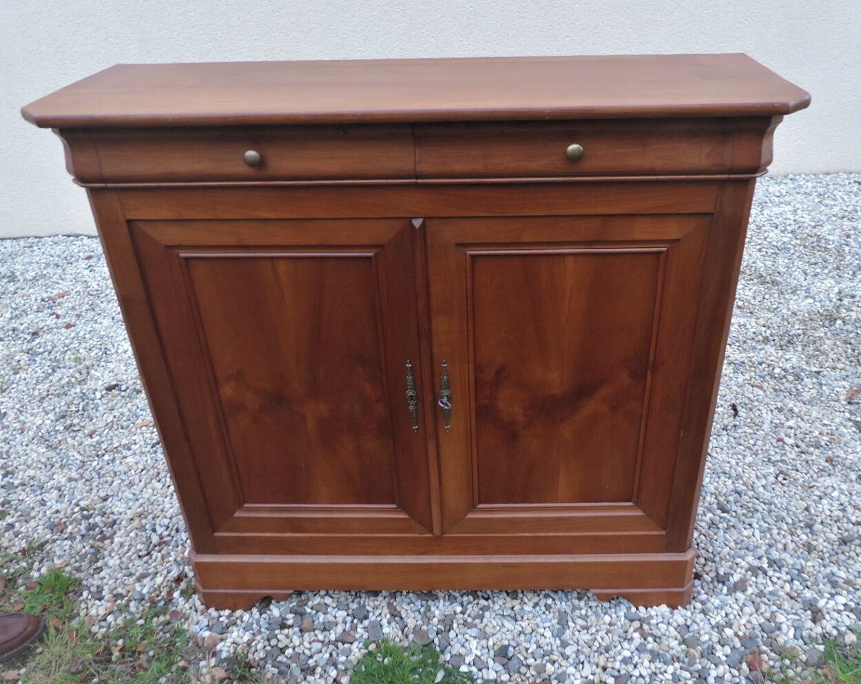 Buffet in 20th century cherry