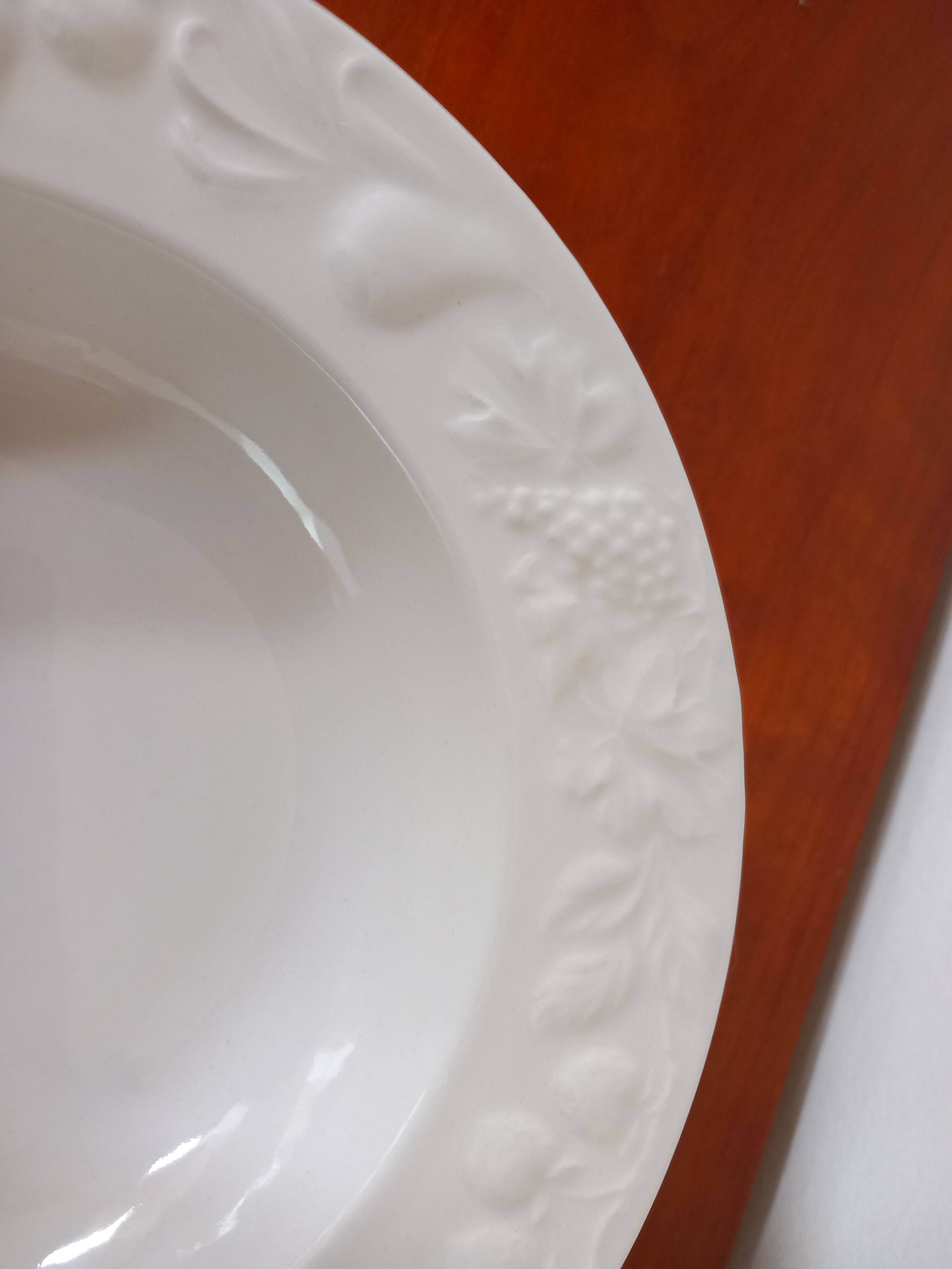 Set of 6 white ceramic deep plates made in Italy.