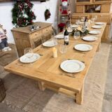 Extendable farmhouse table in solid oak