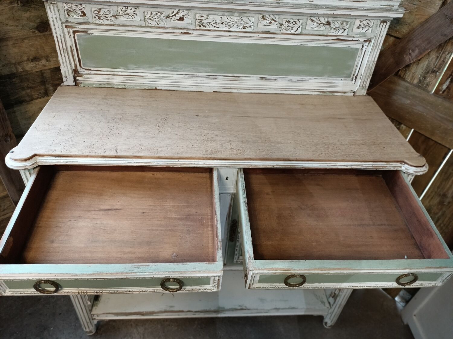 Patinated buffet service
