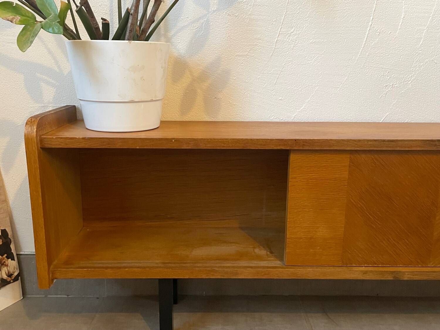 Very beautiful vintage low sideboard (shallow)