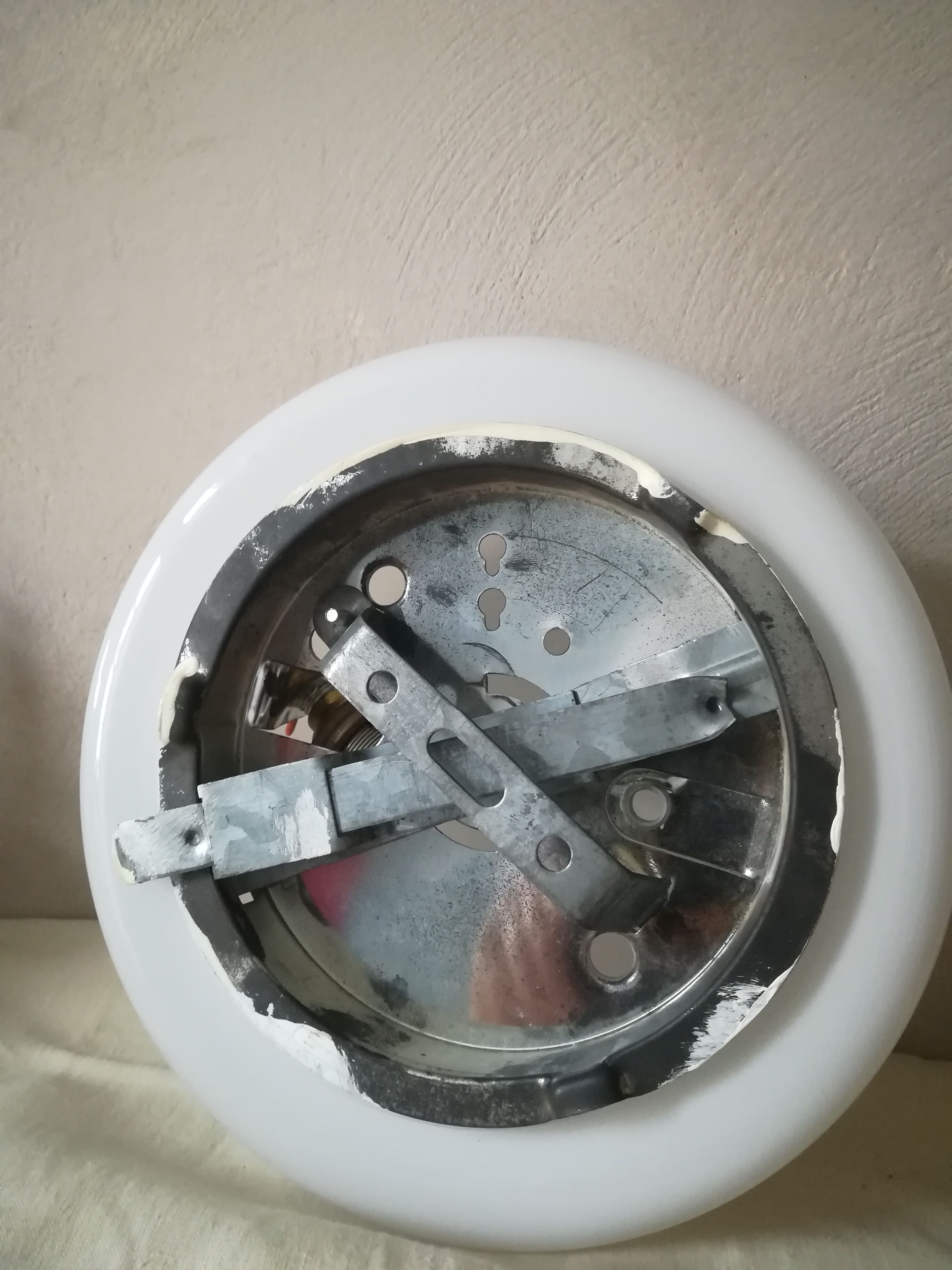 Round opaline ceiling light