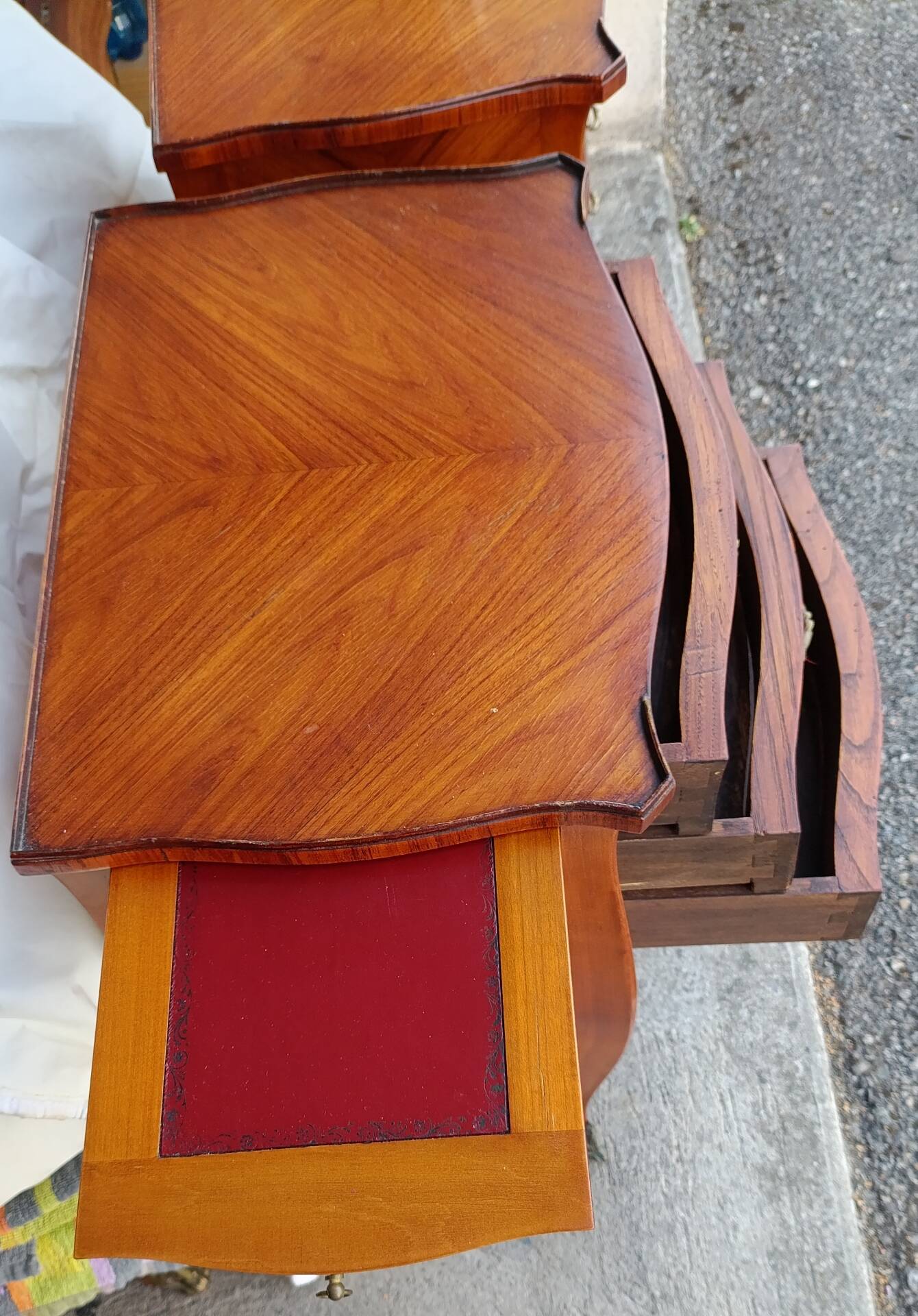 Paire de chevets marquetés