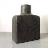Art pottery of Mobach Holland Cubist vase in black enamelled sandstone