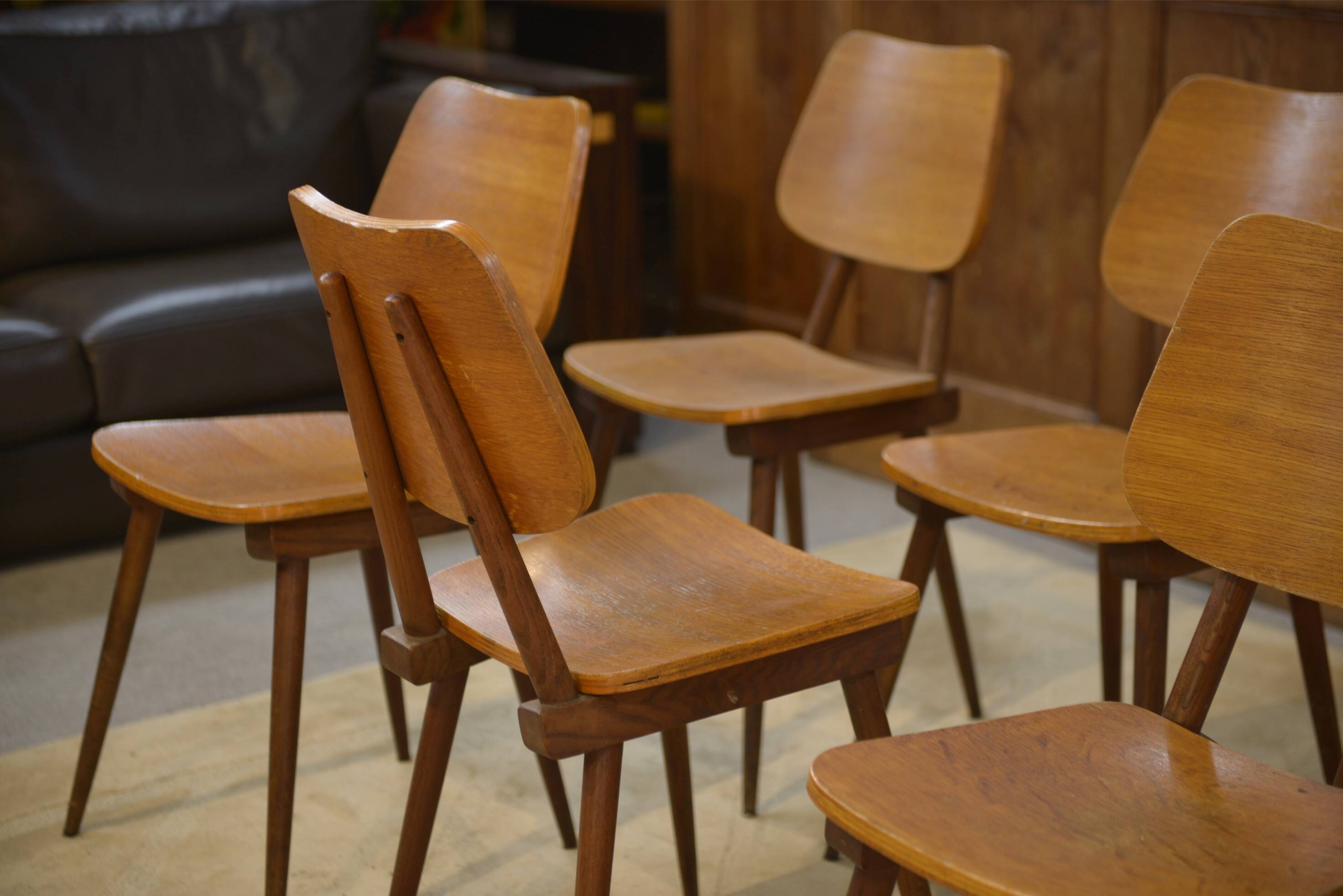 Set of 8 oak chairs from the 1960s.