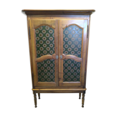 Atypical antique showcase