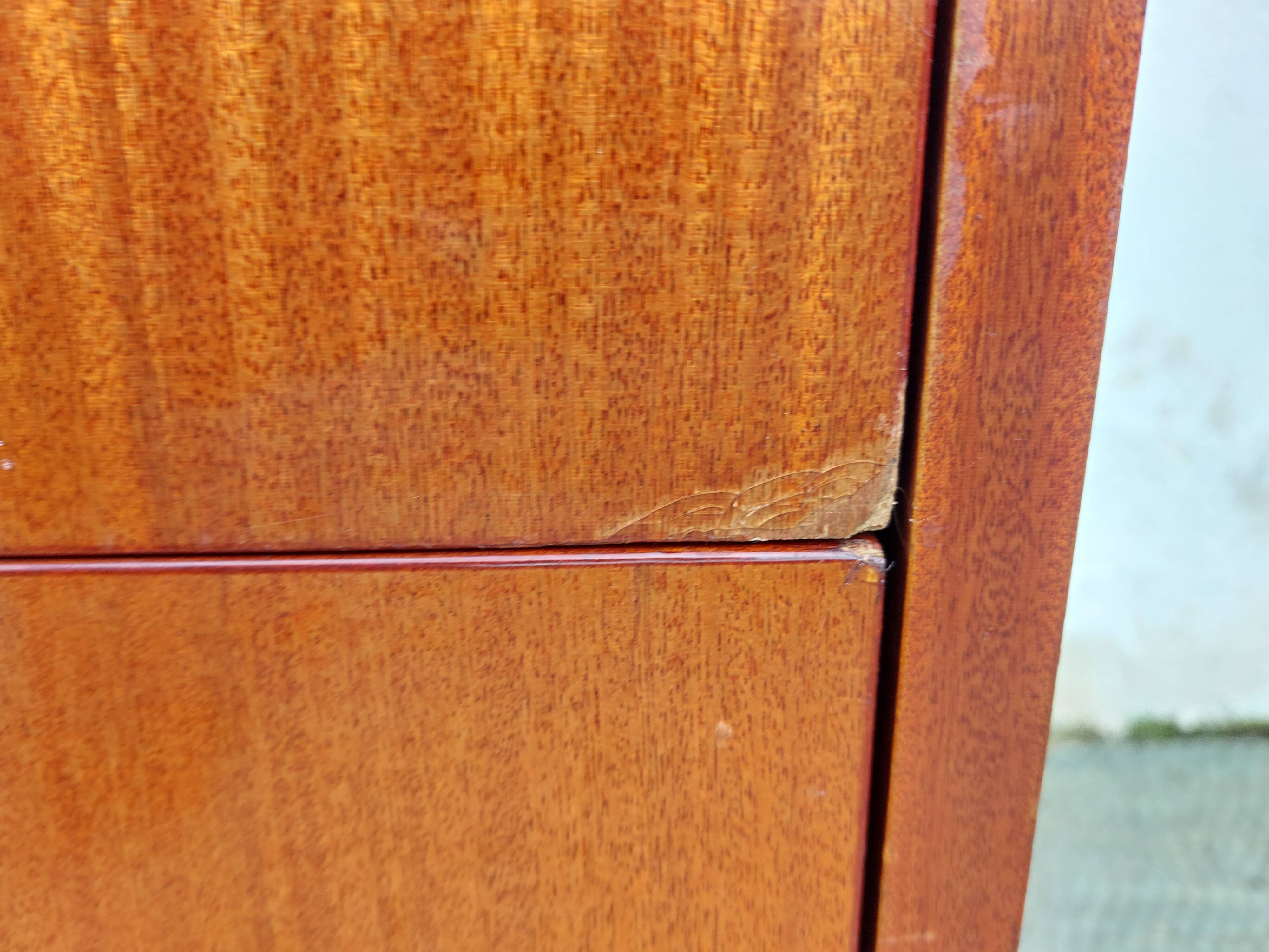 Vintage tapered leg chest of drawers