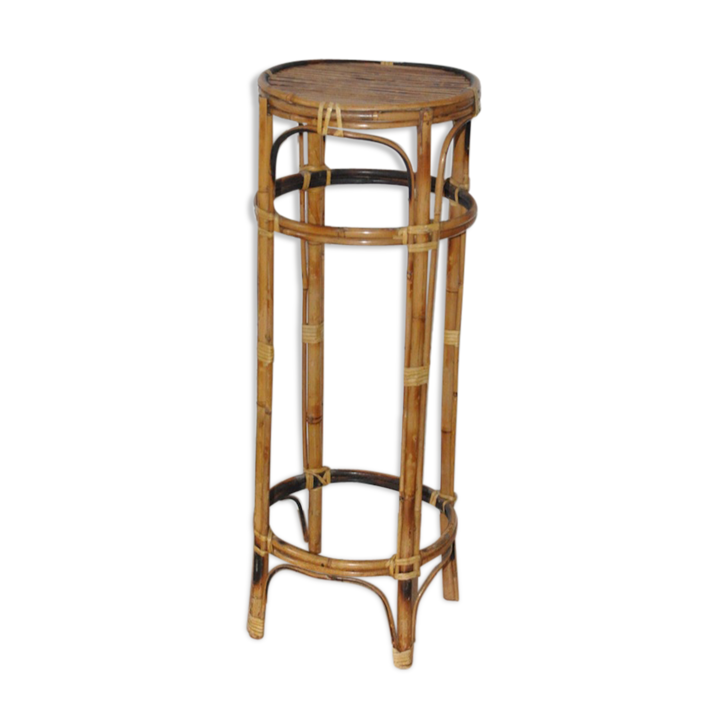 Hot seat in rattan and wicker