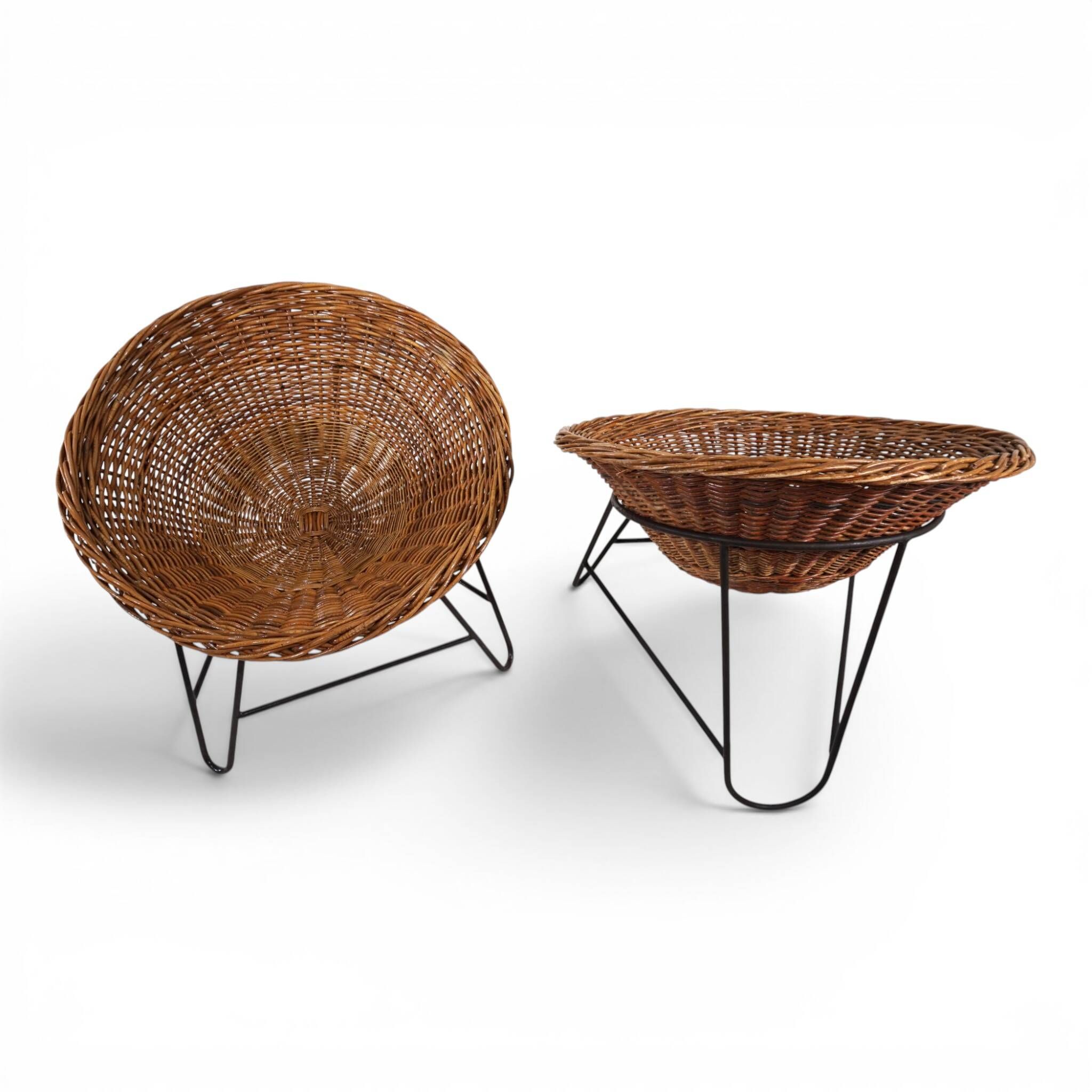 Pod Chairs – Pair of Rattan/Wicker Lounge Chairs on Metal Frame, 1970
