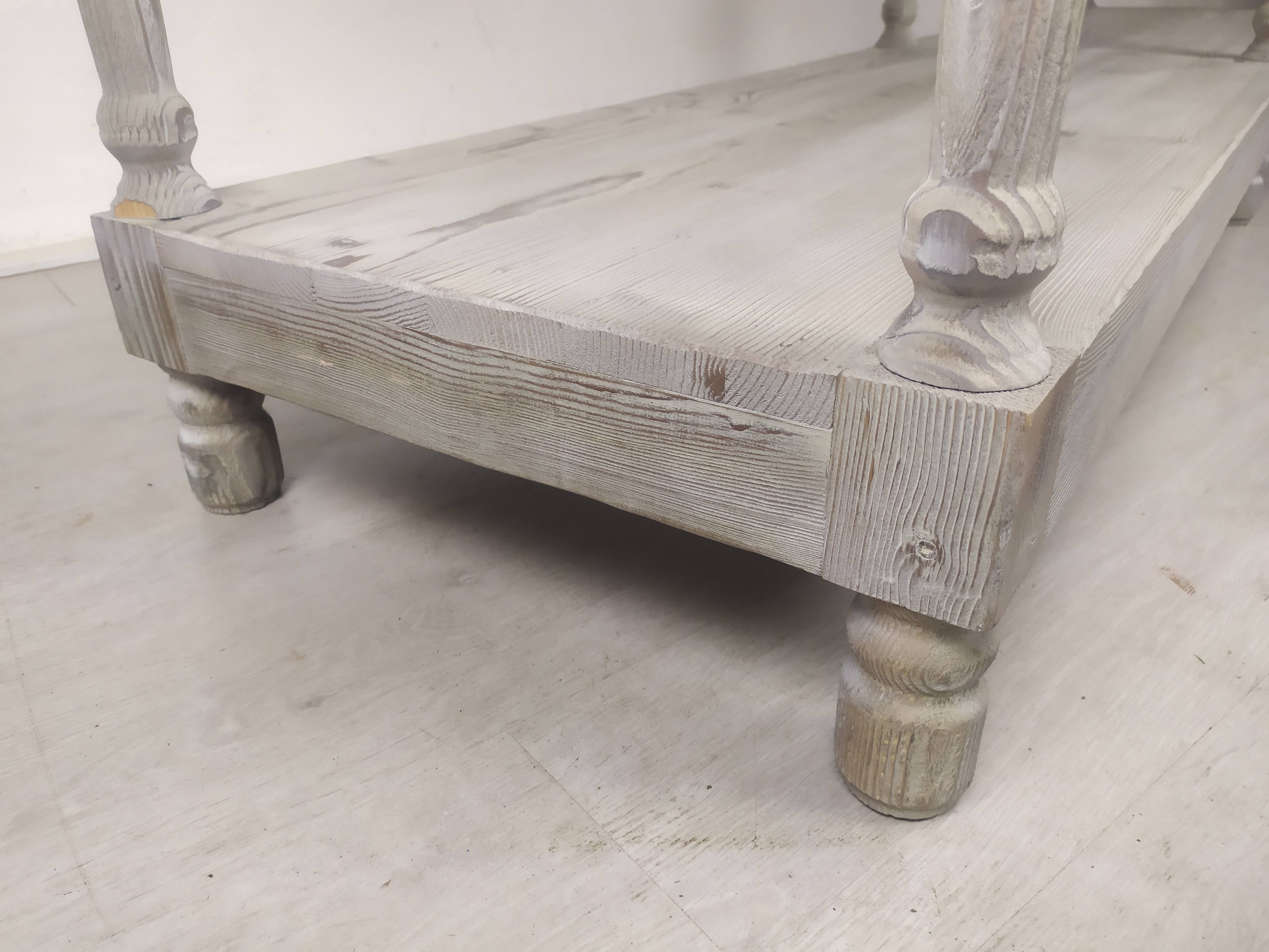 Table serving draper