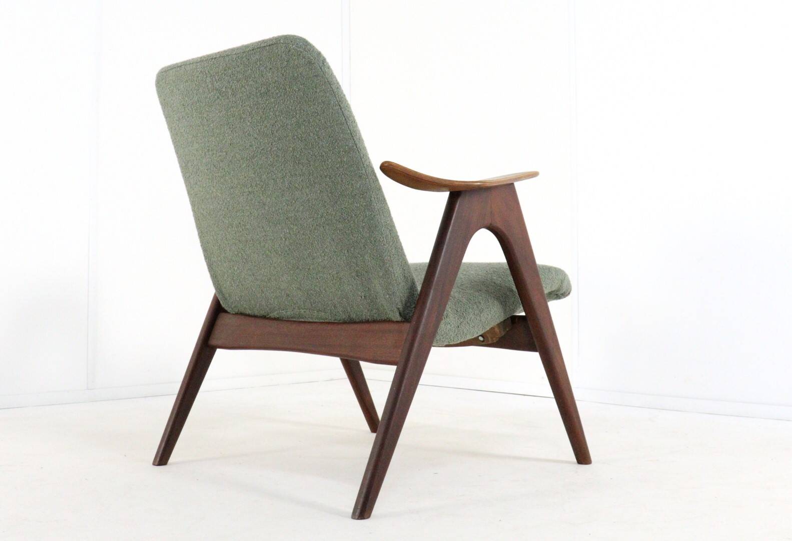 Wébé armchair ladies model by louis van teeffelen