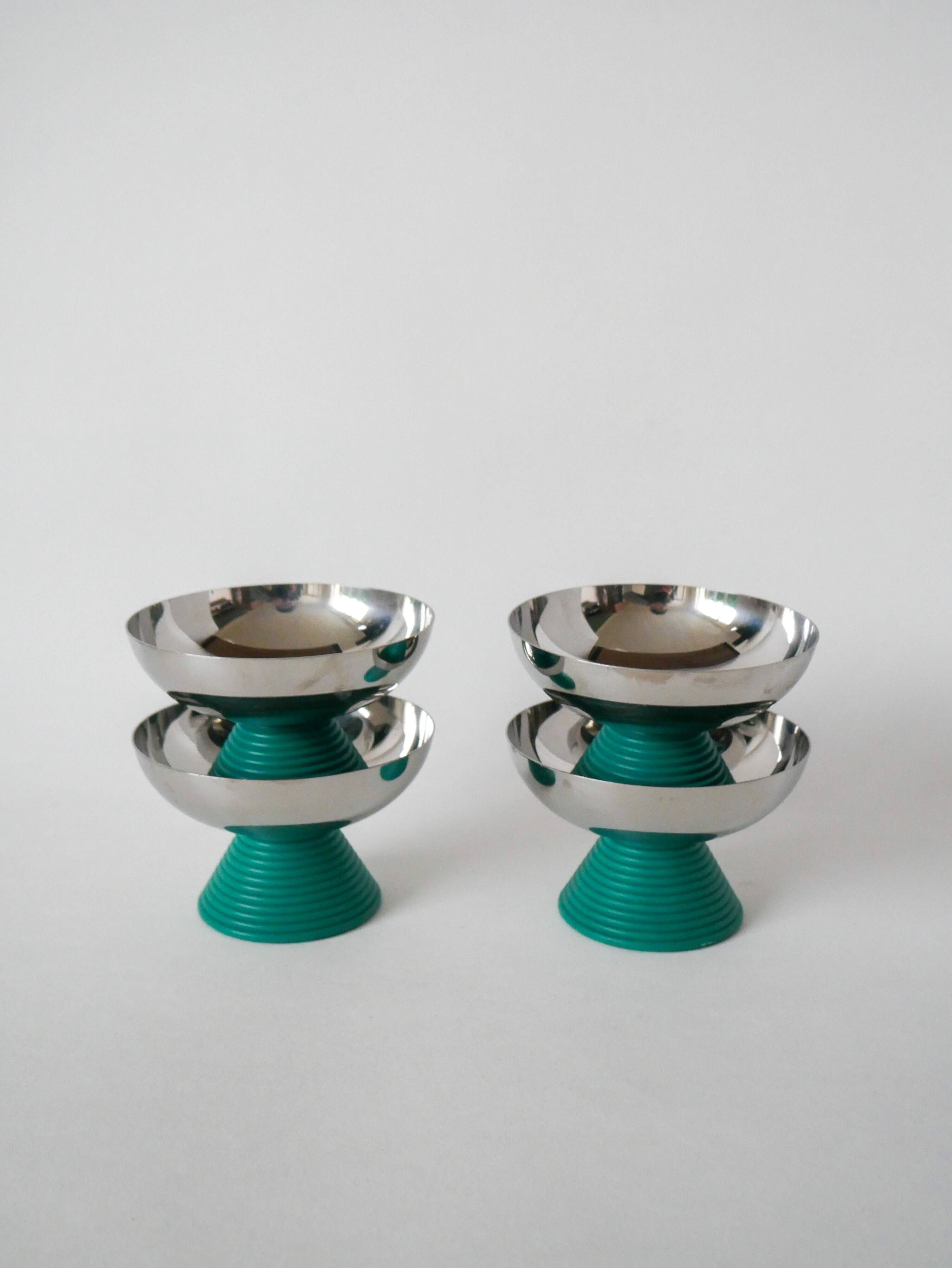 set of 4 large stainless steel bowls and green plastic feet 1970