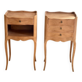 Paire de tables de nuit, chevets anciens en bois brut