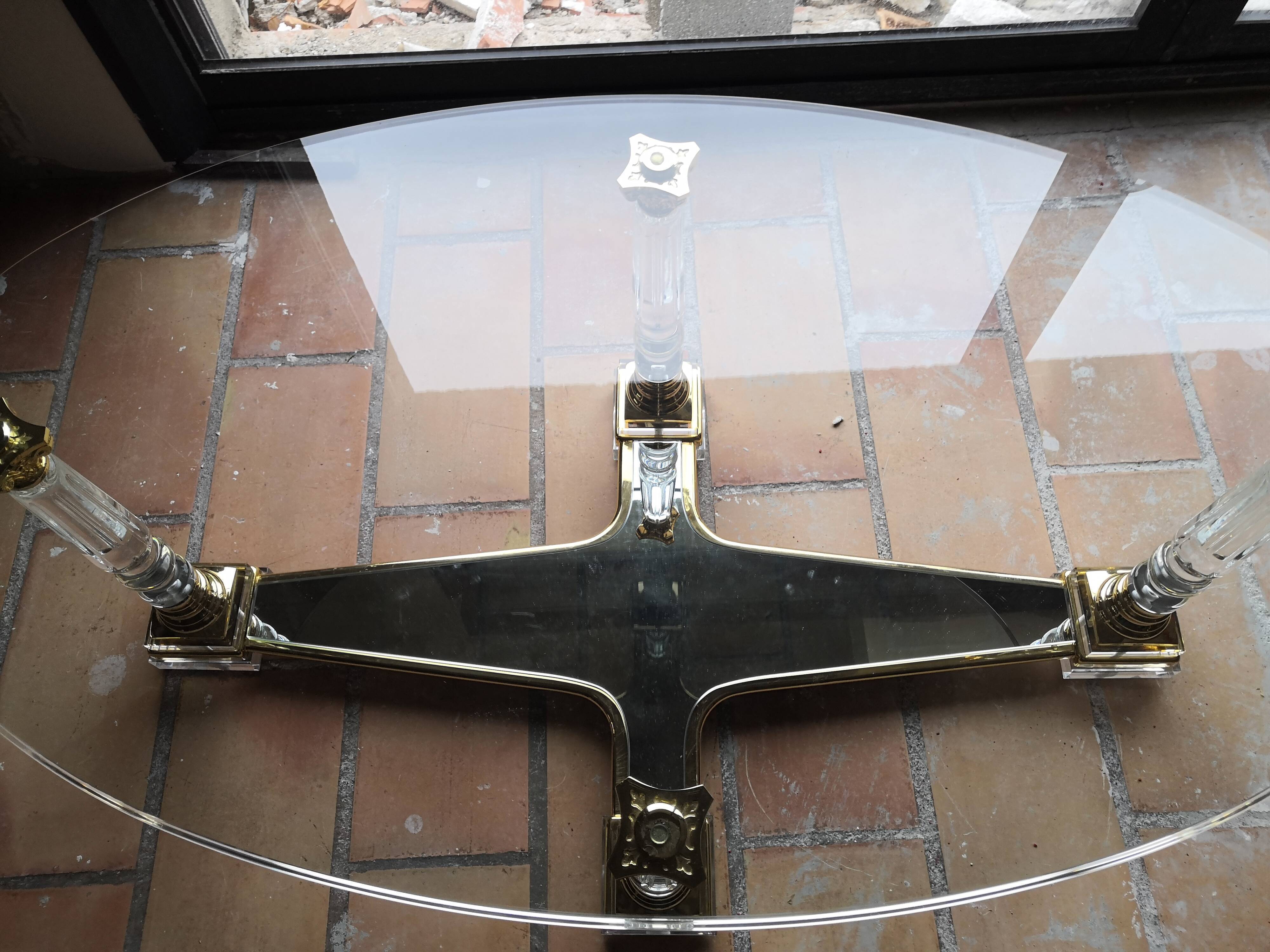 Glass and plexiglas coffee table altuglas