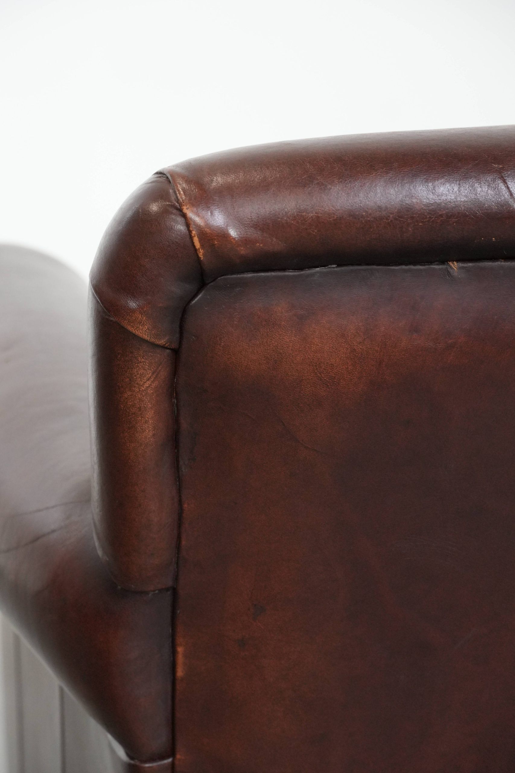 Sheepskin armchair with a classic finish and decorative studs.