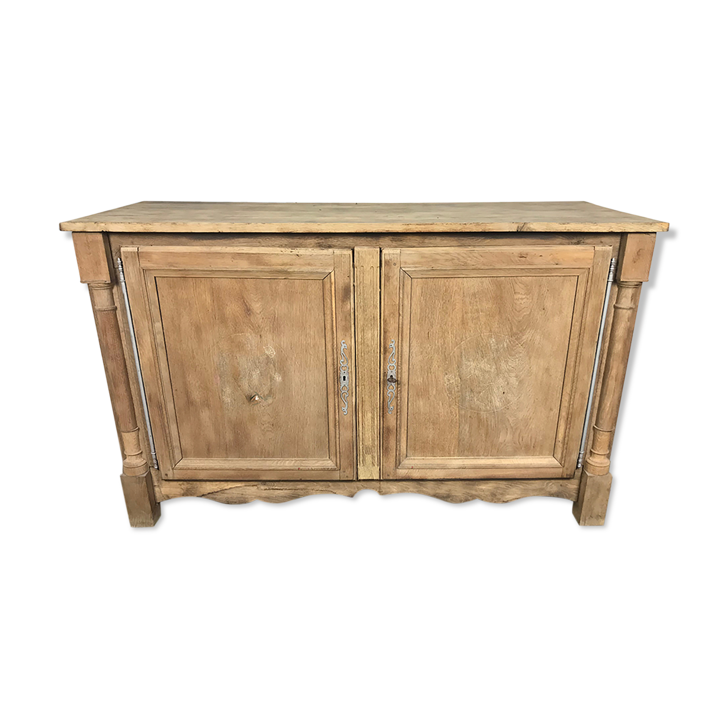 Low buffet in solid oak erased