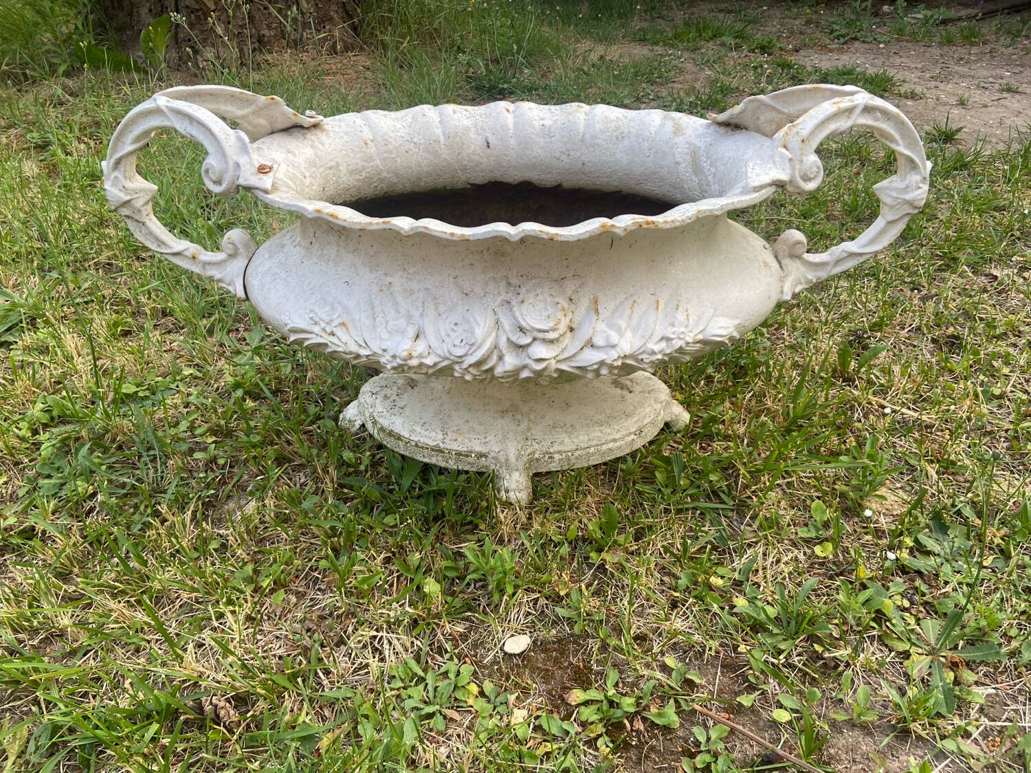 Medici cast iron planter from the 1900s