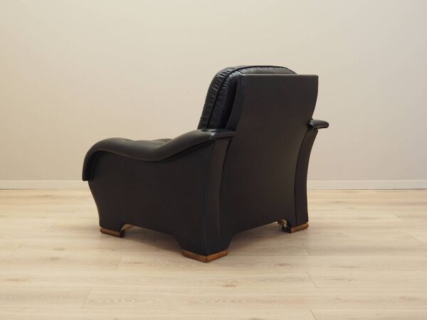 Fauteuil noir, design italien, années 1980, fabrication : Italie