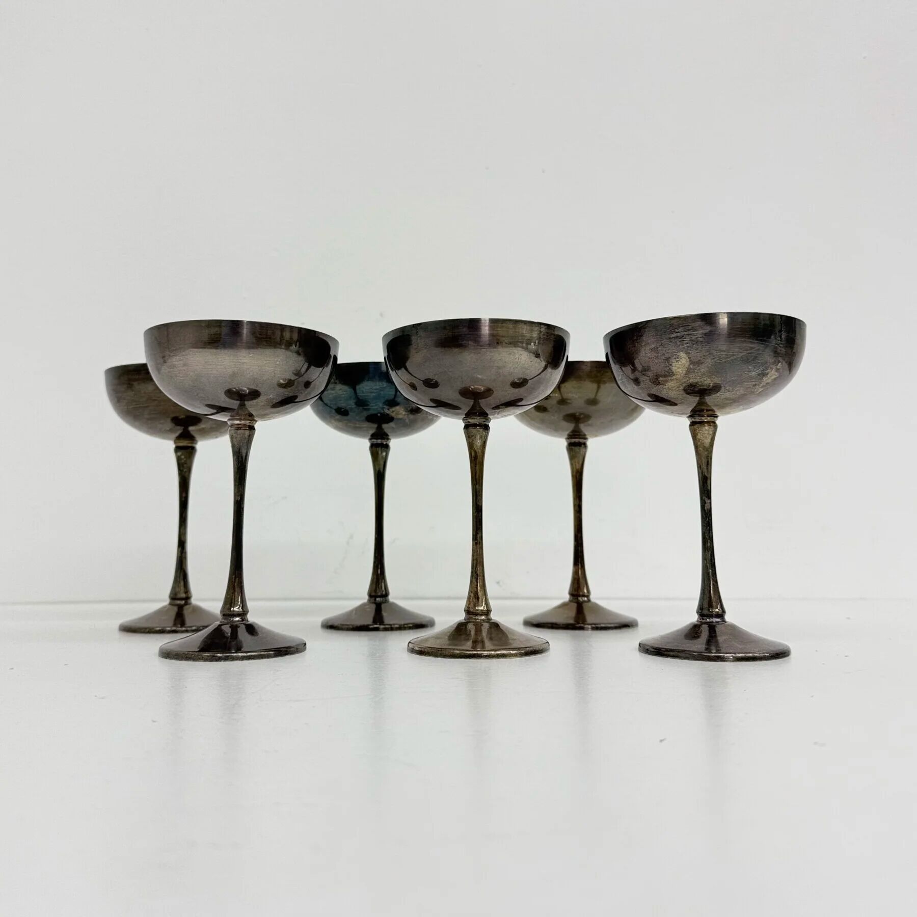 Ensemble de 6 coupes à champagne en laiton argenté, années 1970, Italie.