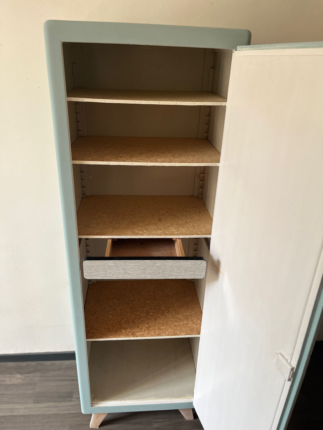 Cabinet 50 feet compass