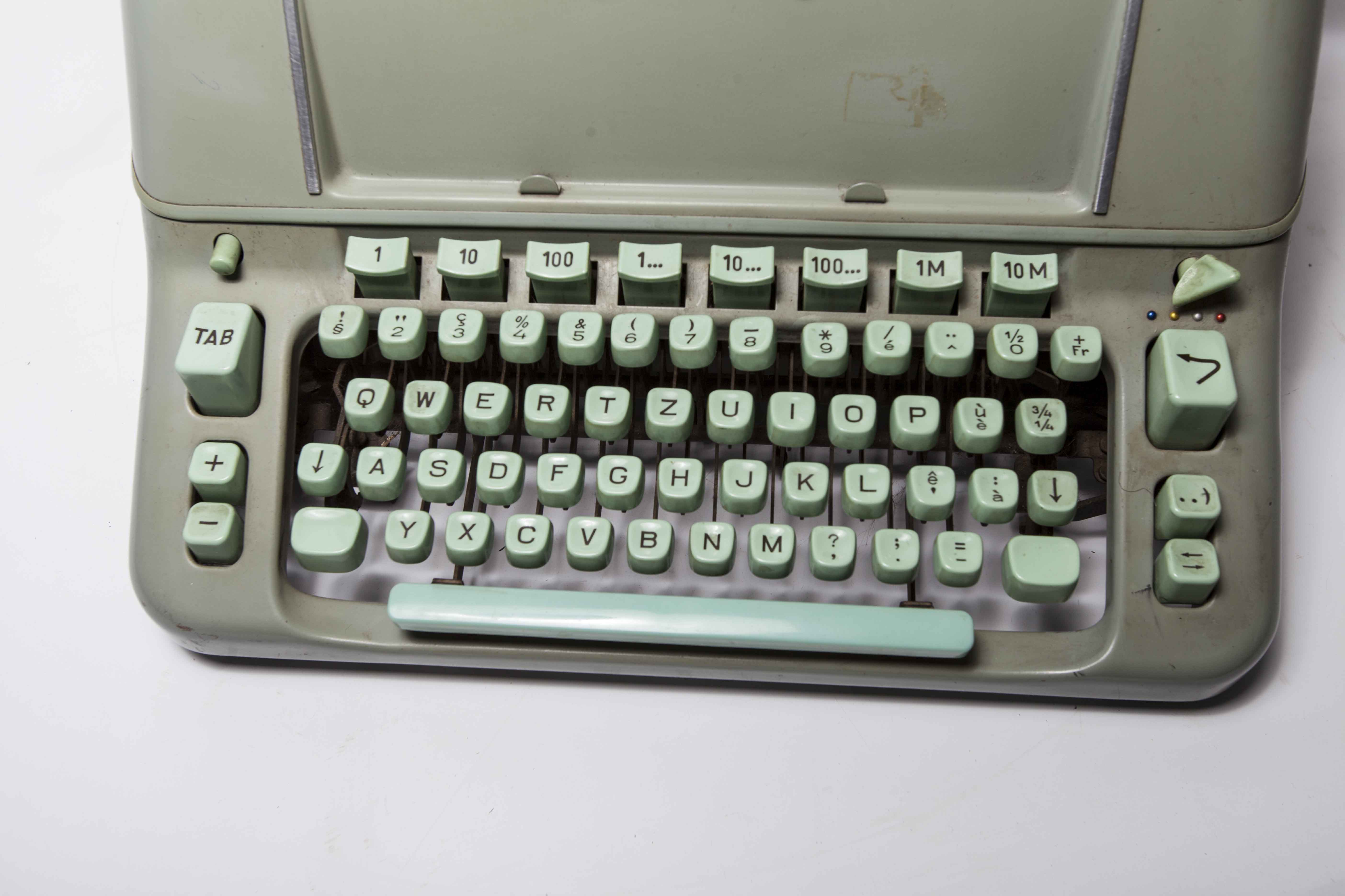 Typewriter Hermès Ambassador green 1962